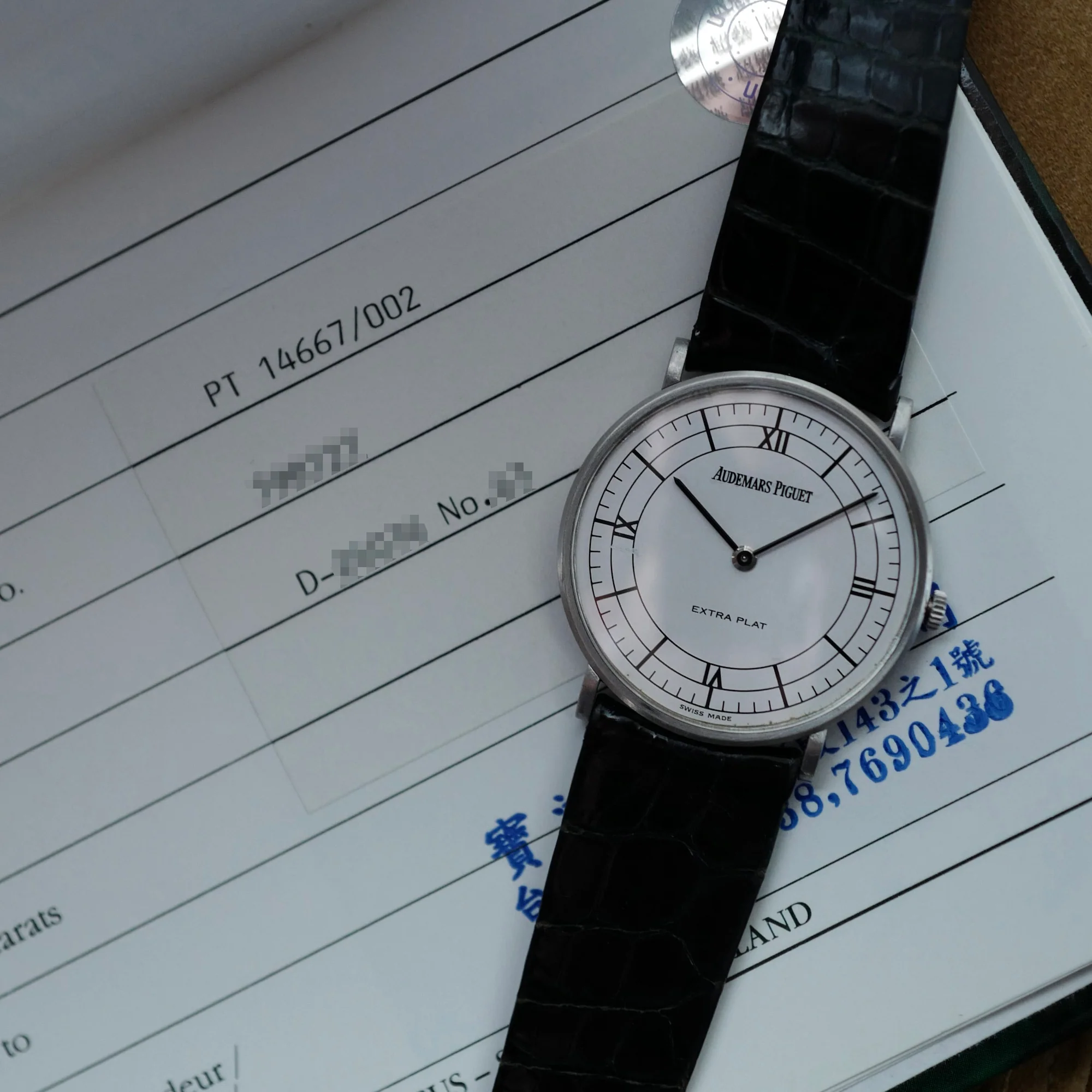 Audemars Piguet Platinum Extra-Plat Ref. 14667 in Top Condition with Original Warranty (New Arrival) - Image 3