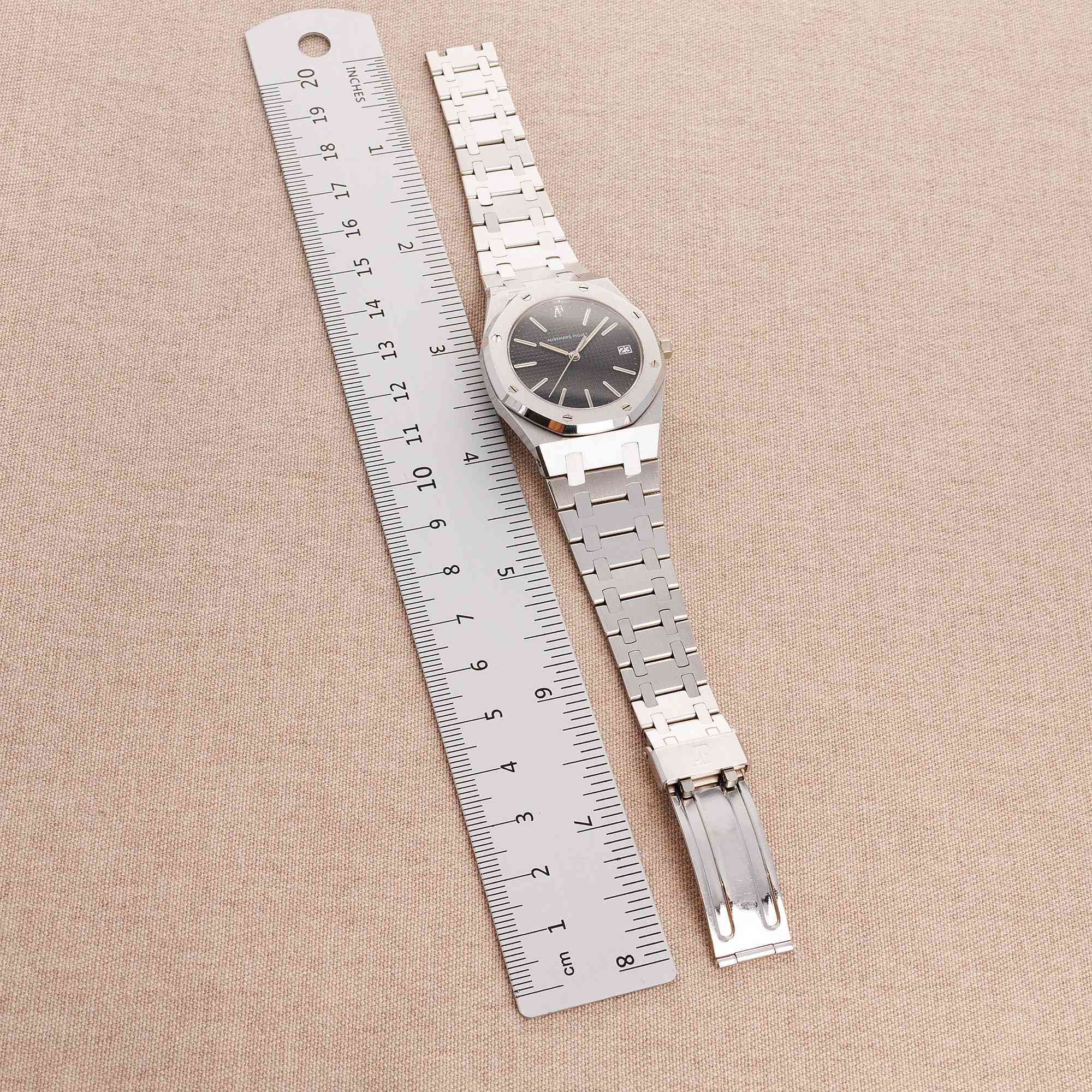 Audemars Piguet Royal Oak Watch Ref. 56023 in Remarkable Condition - Image 6
