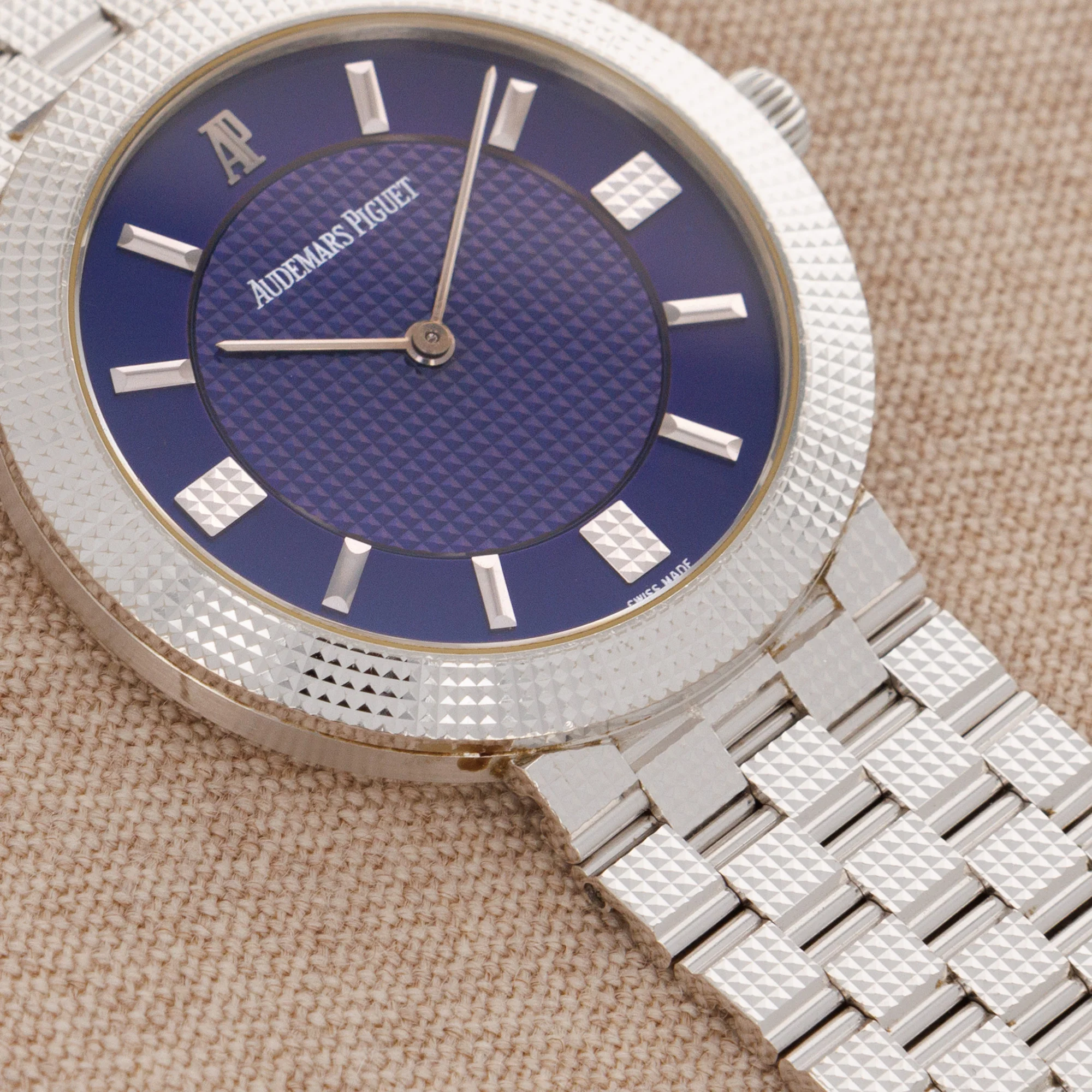 Audemars Piguet White Gold Hobnail Watch with Blue Dial - Image 4