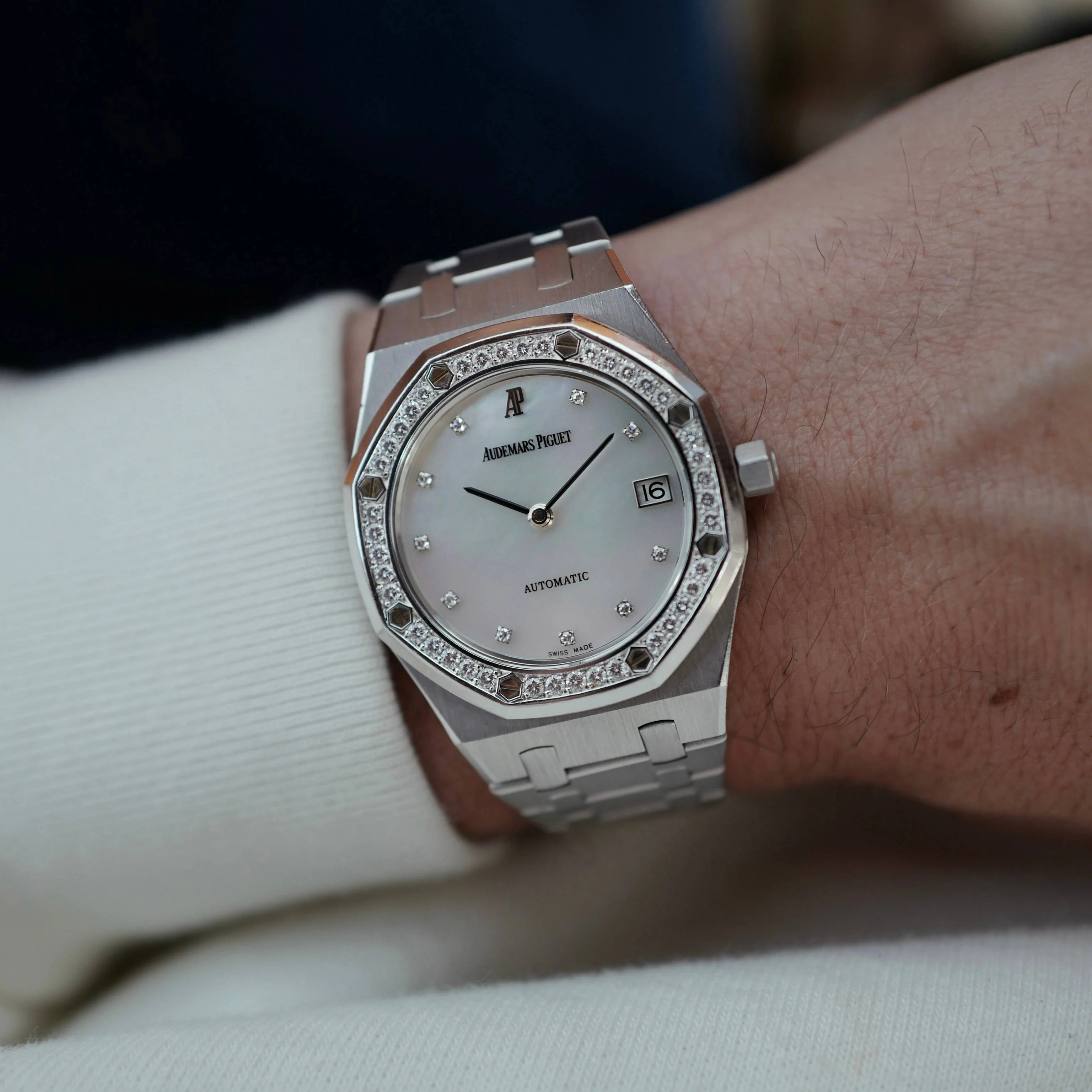 Audemars Piguet White Gold Royal Oak Watch Ref. 14813 with Mother of Pearl Dial - Image 3