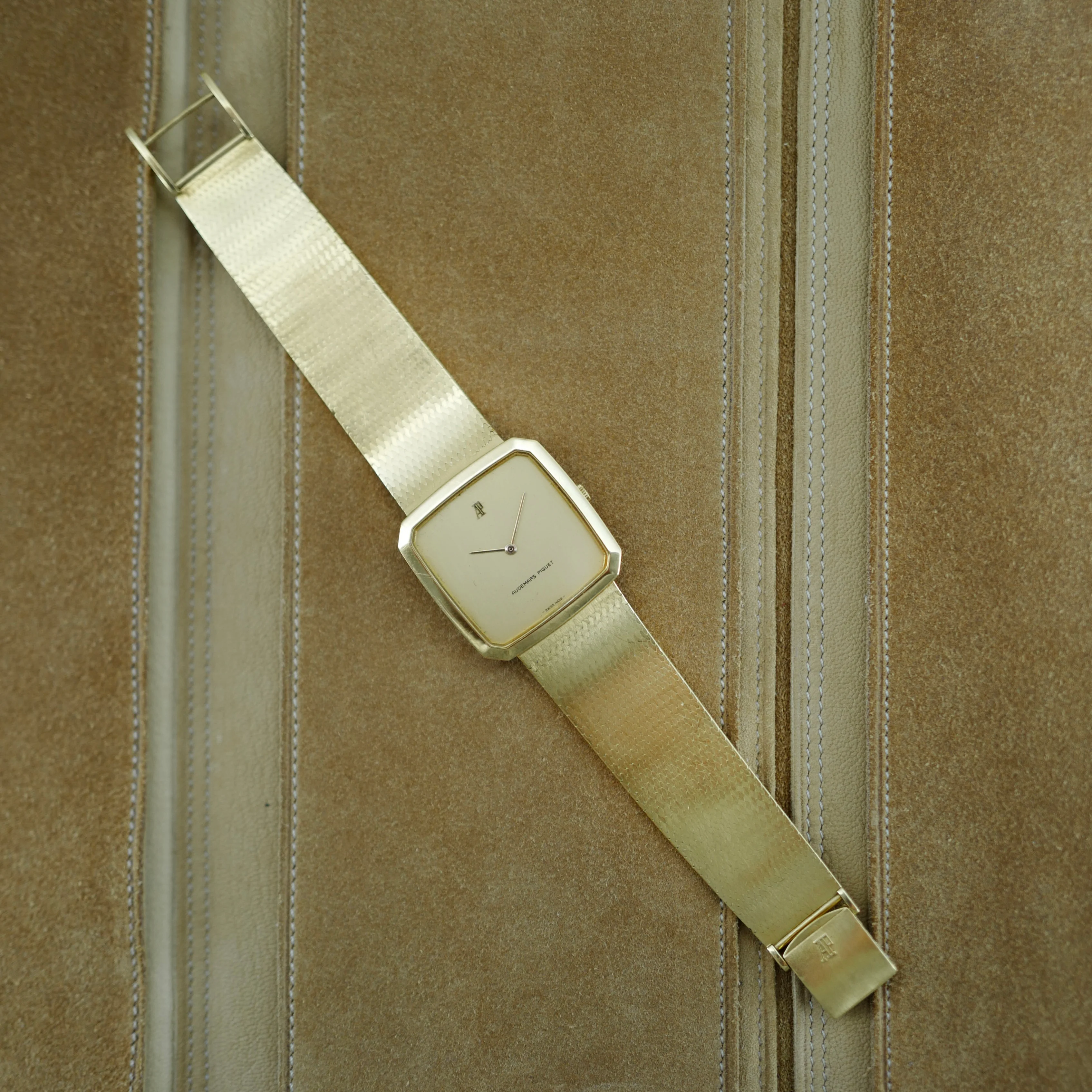 Audemars Piguet Yellow Gold Rectangular Watch - Image 6