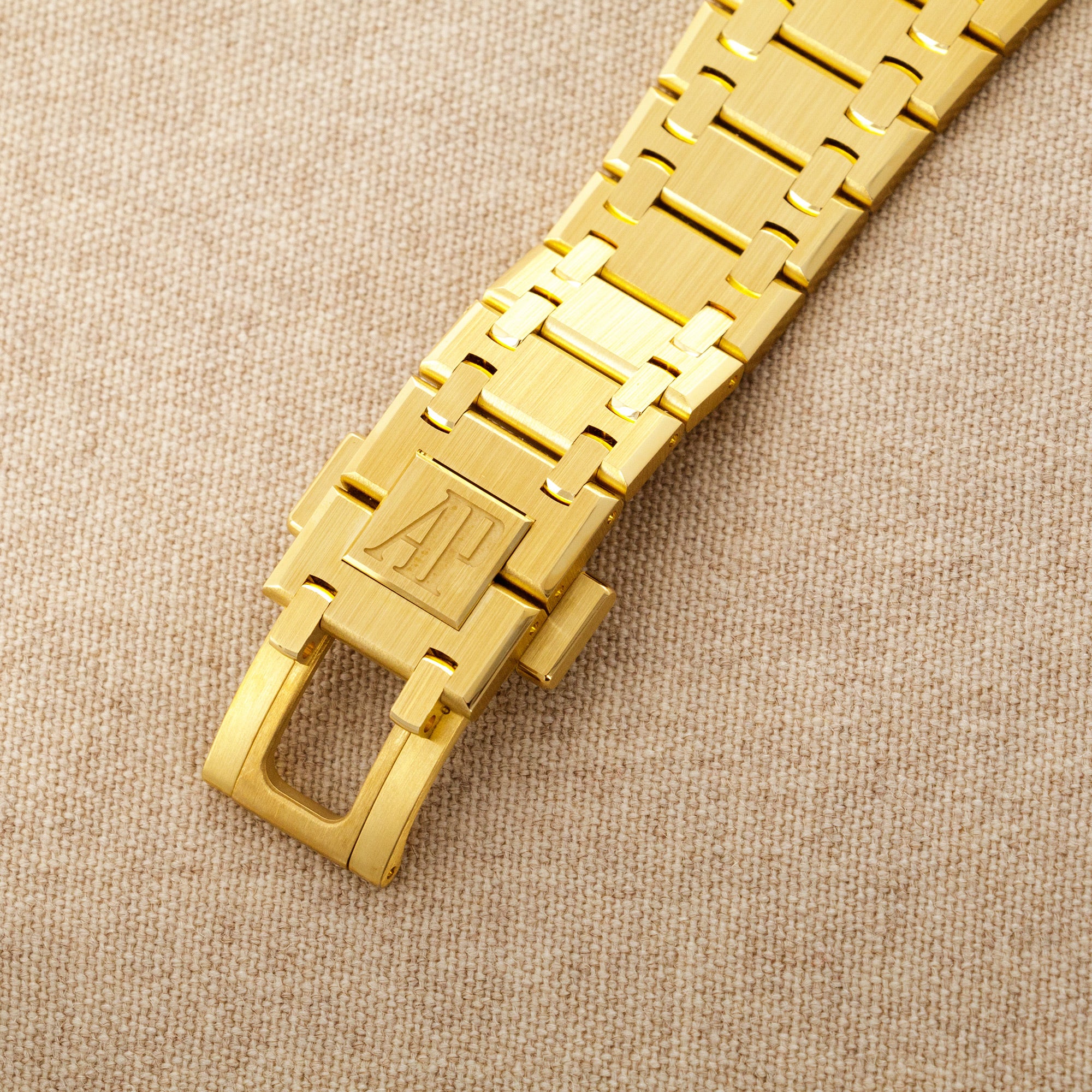 Audemars Piguet Yellow Gold Royal Oak Ref. 15202 - Image 8