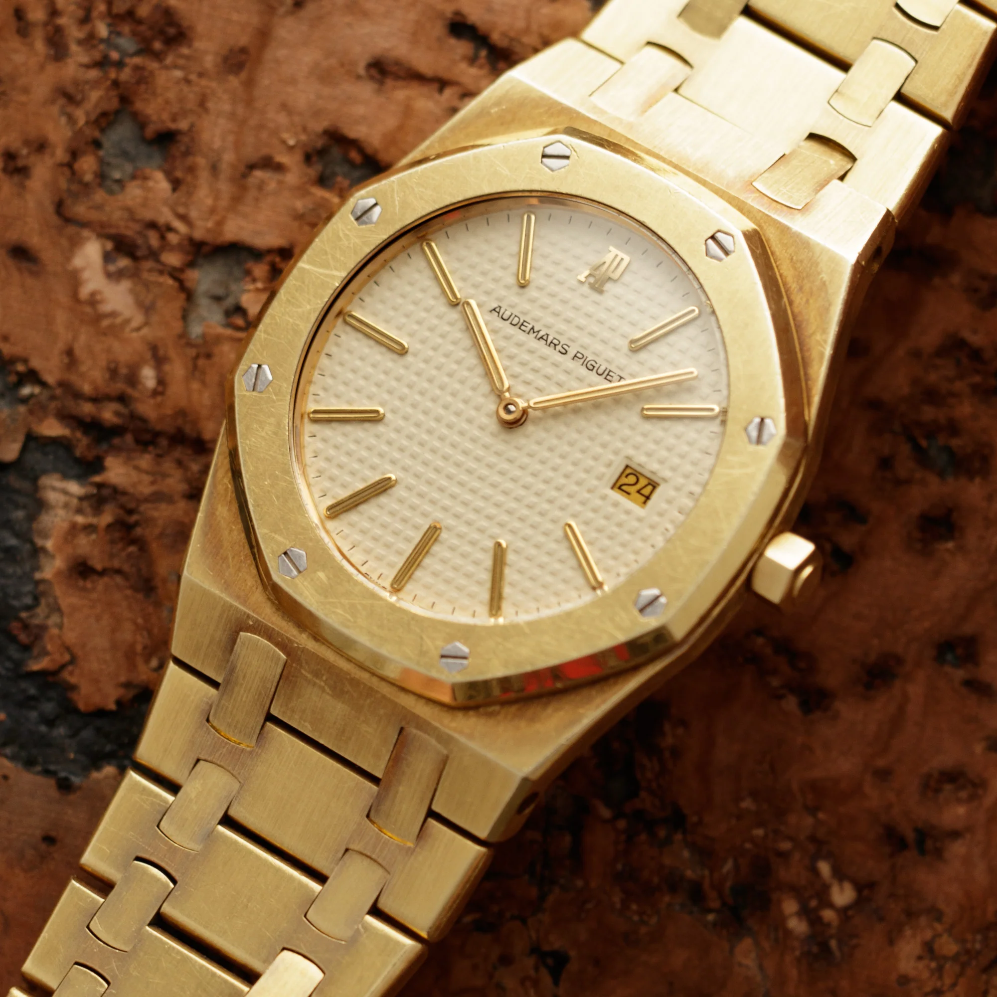 Audemars Piguet Yellow Gold Royal Oak Ref. 56175BA - Image 2