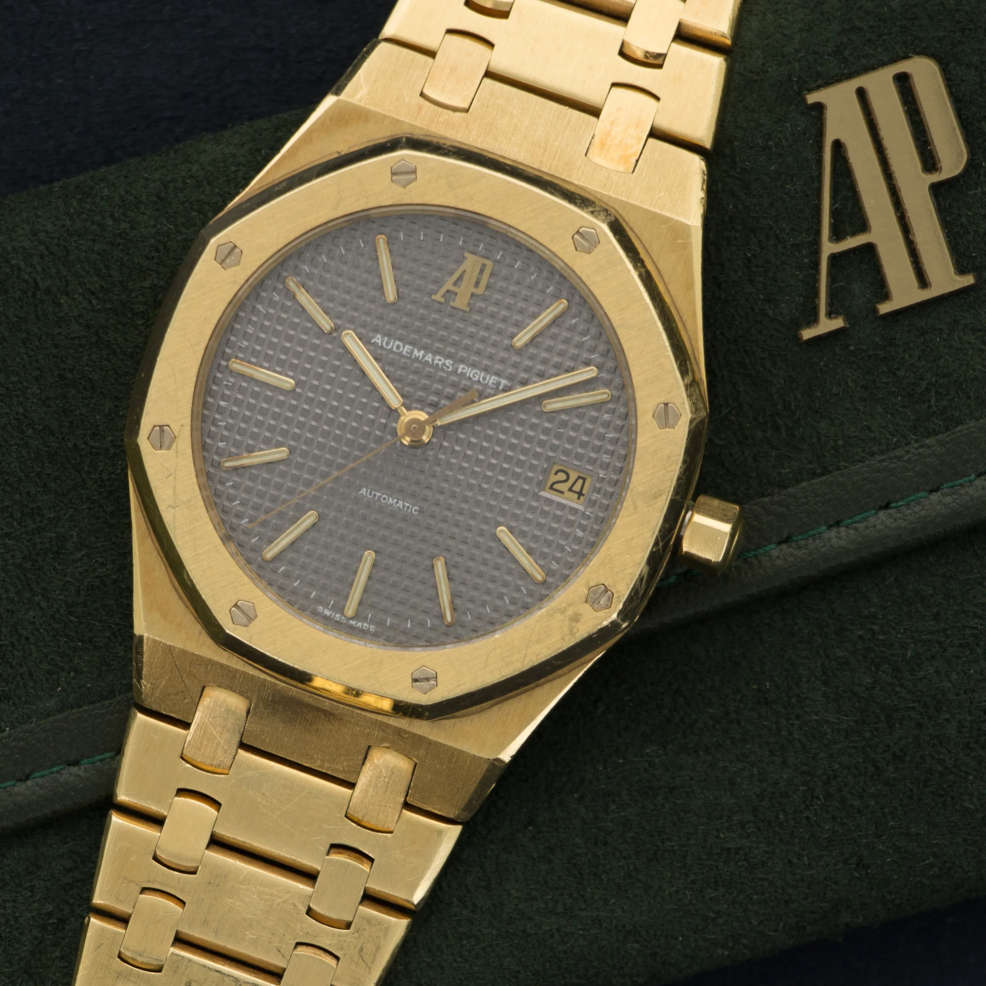 Audemars Piguet Yellow Gold Royal Oak Watch Ref. 14790 - Image 2