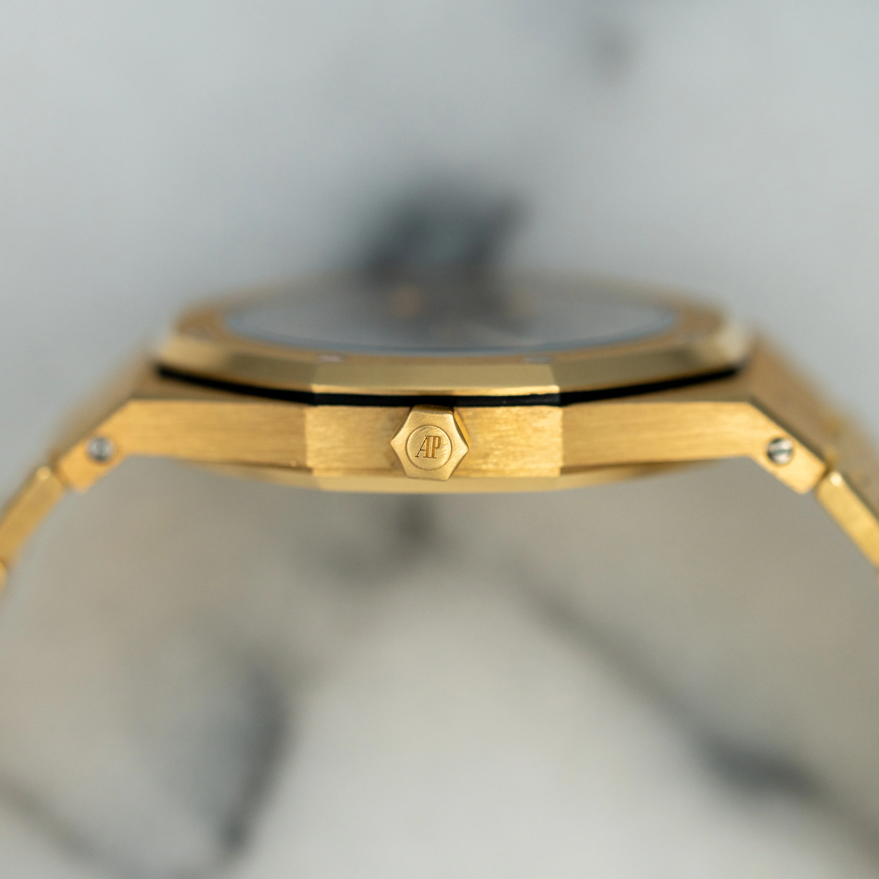 Audemars Piguet Yellow Gold Royal Oak Watch Ref. 4100 with Khanjar Emblem of Oman - Image 6