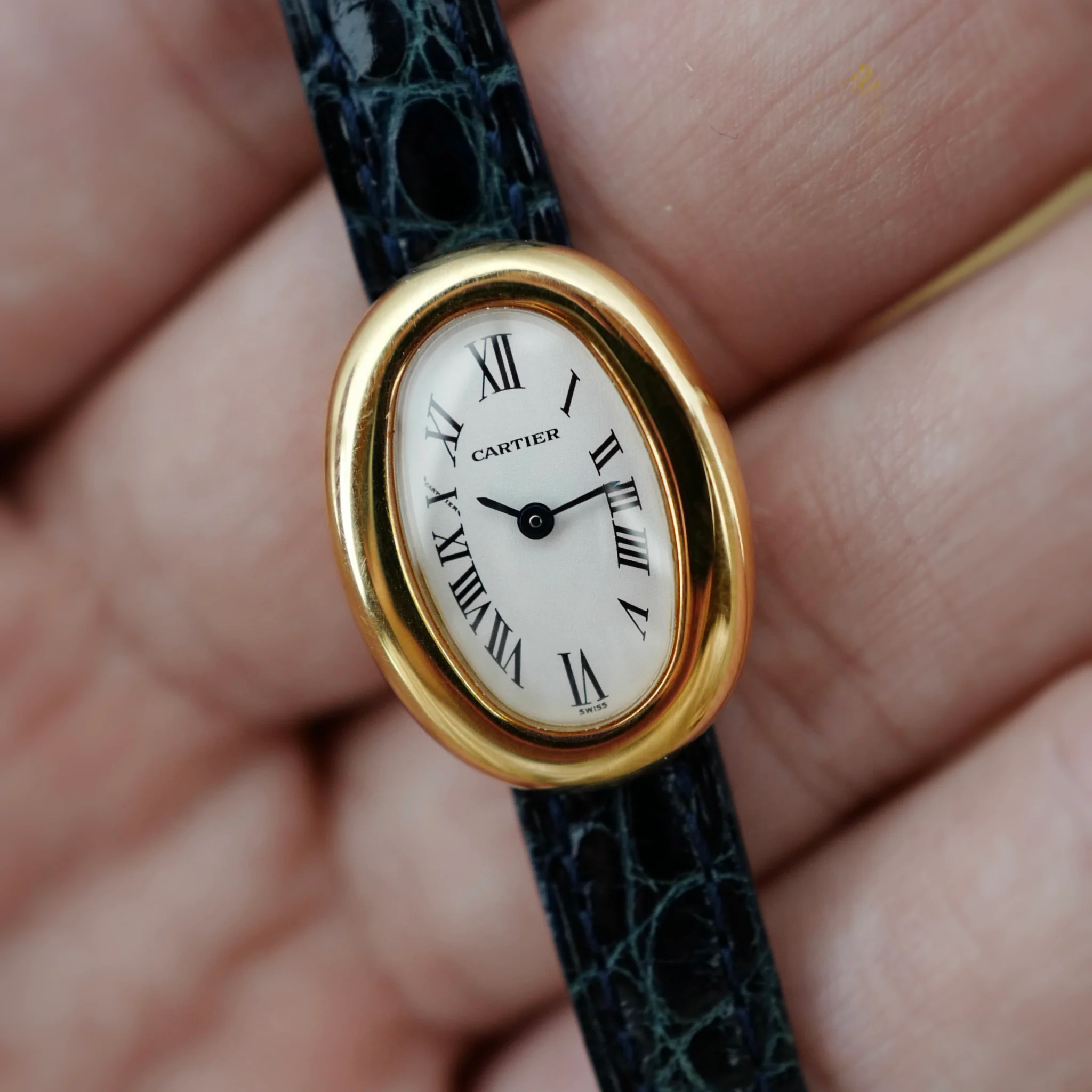 Cartier Yellow Gold Baignoire Mini Ref. W1510956 (New Arrival) - Image 2