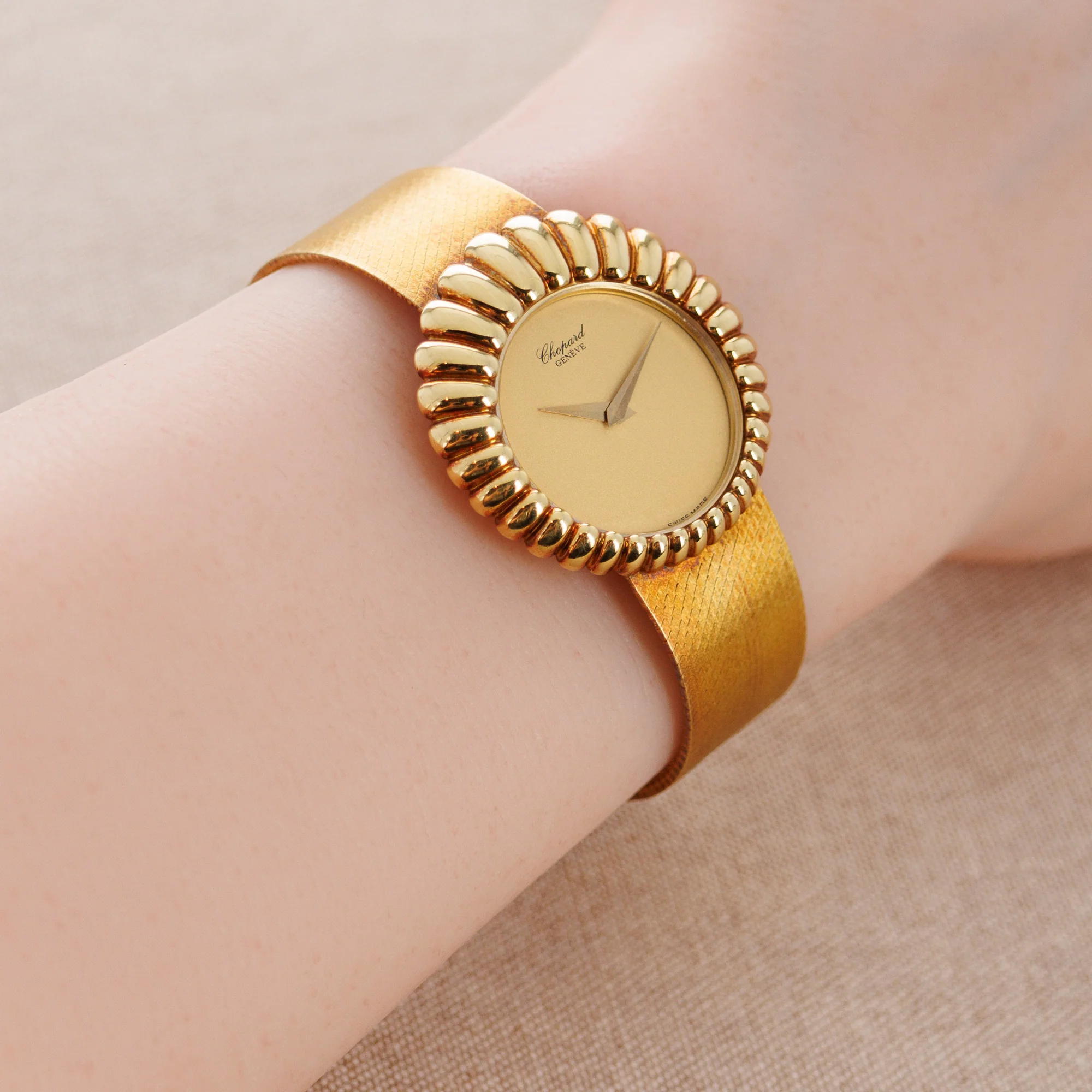 Chopard Yellow Gold Bracelet Scallop Watch Ref. 4029 - Image 6
