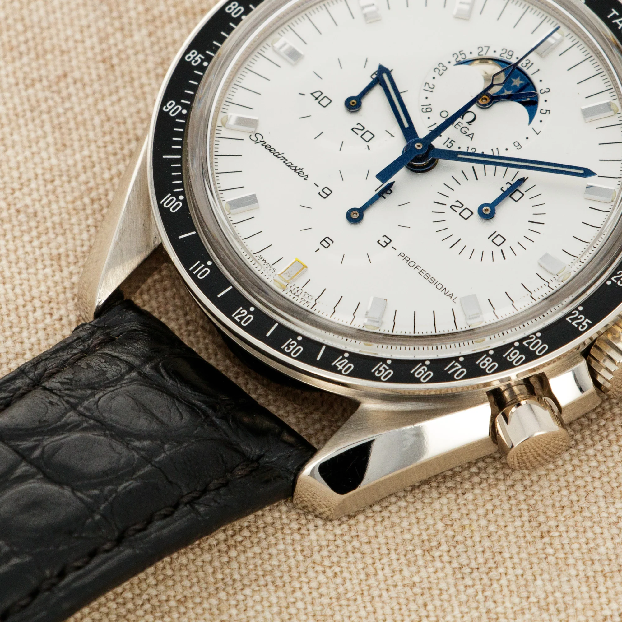 Omega White Gold Speedmaster Moonphase Ref. 3689.30.31 - Image 4