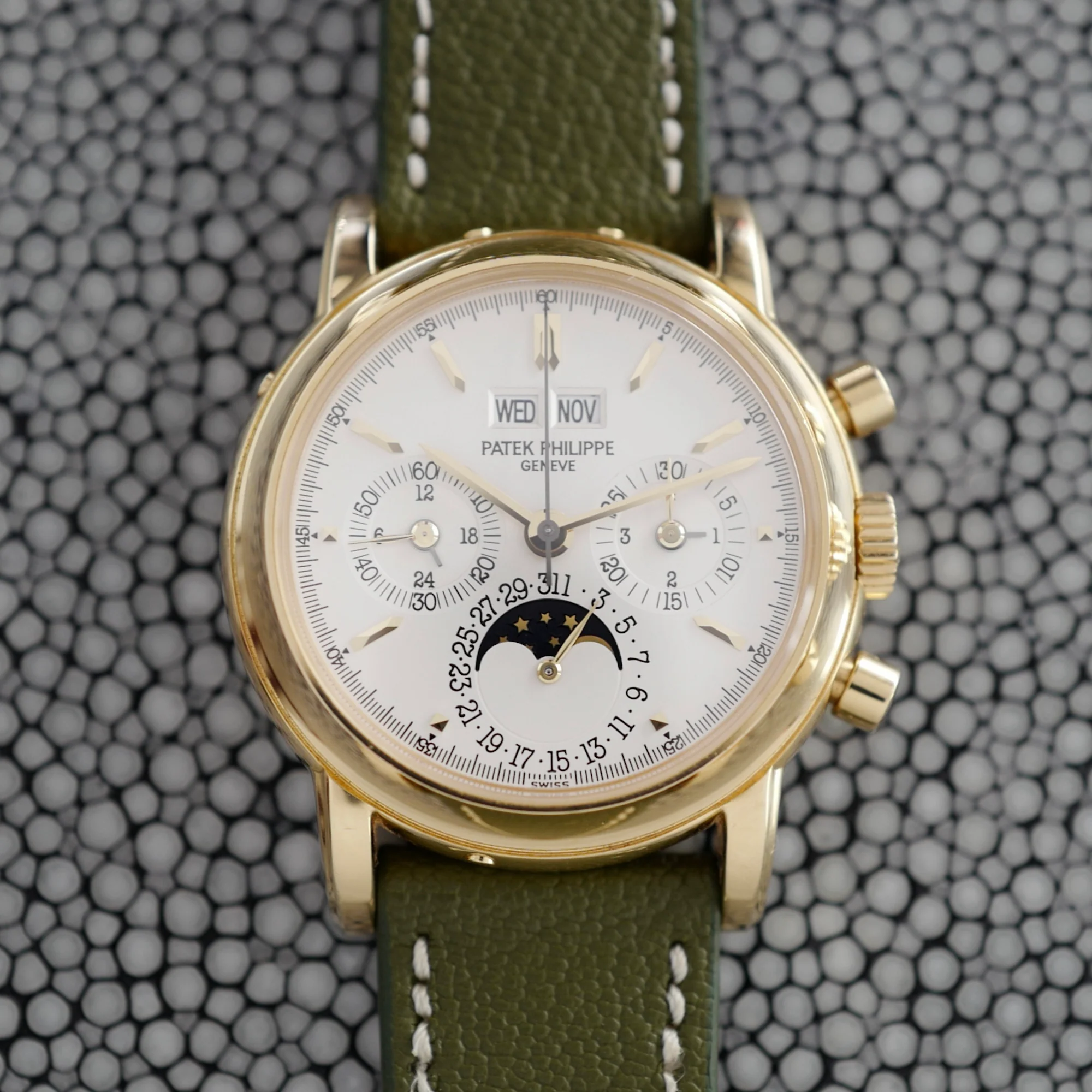 Patek Philippe Perpetual Calendar Yellow Gold Ref. 3970 - Image 5