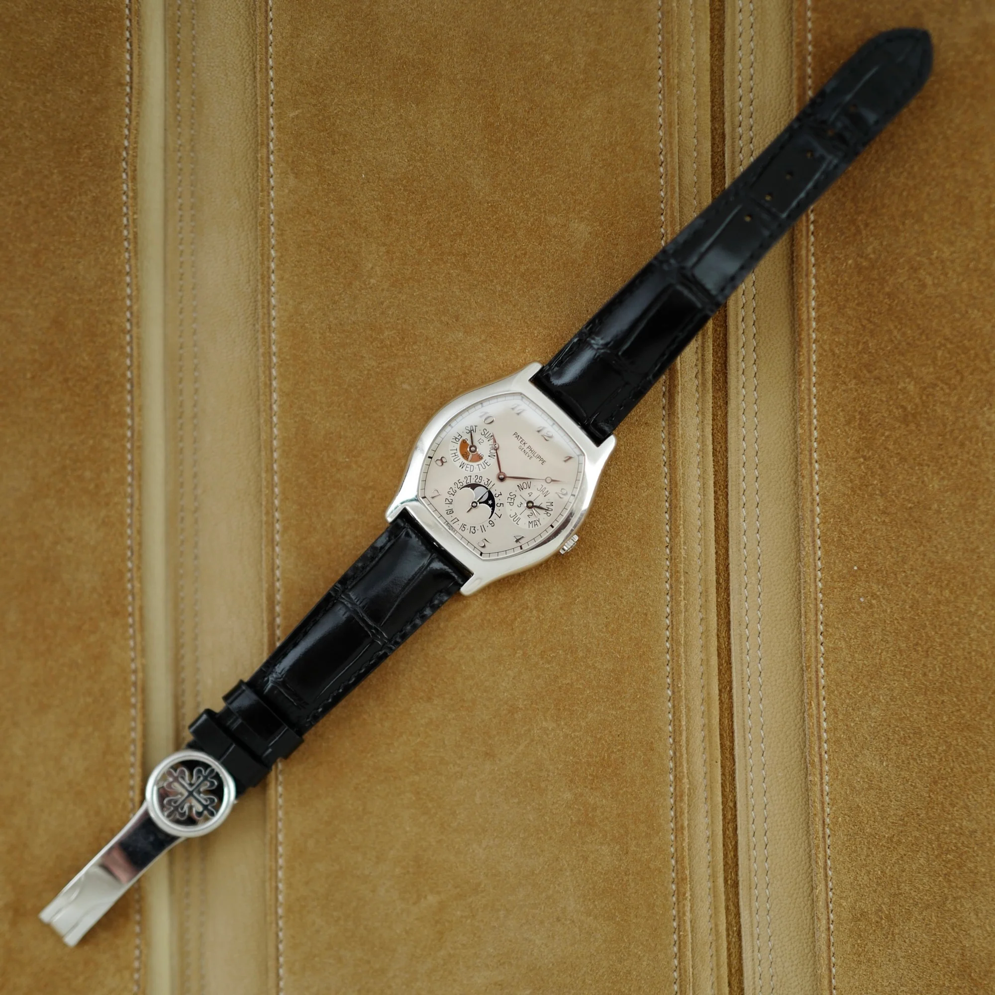 Patek Philippe Platinum Perpetual Calendar Watch Ref. 5040 - Image 7