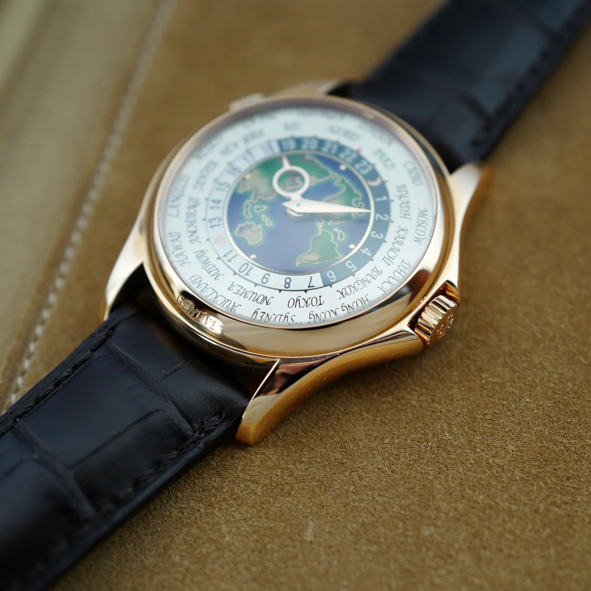 Patek Philippe Rose Gold World Time Cloisonne Watch Ref. 5131 - Image 6