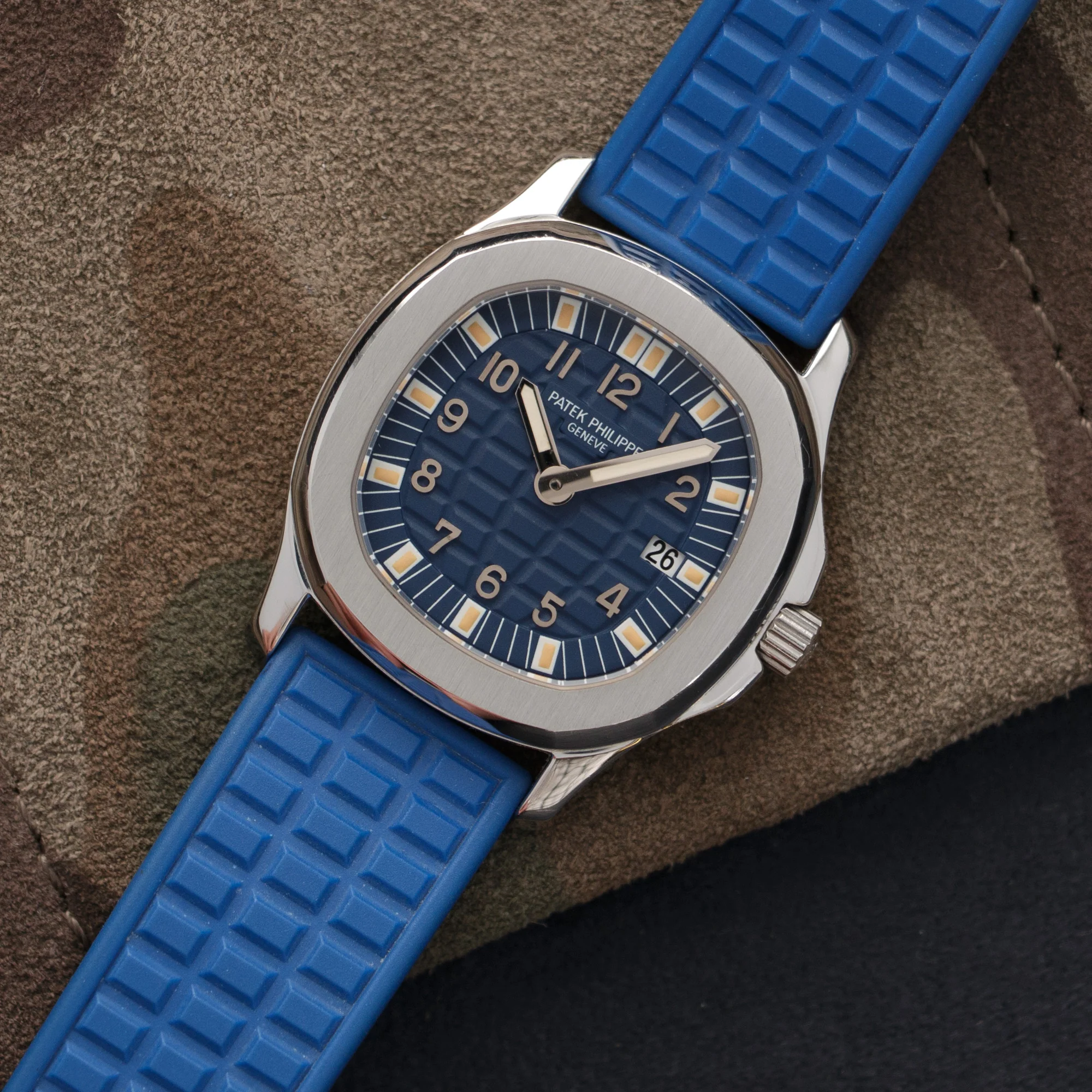 Patek Philippe Steel Aquanaut Blue Watch Ref. 4960, Made for the Japanese Market - Image 2