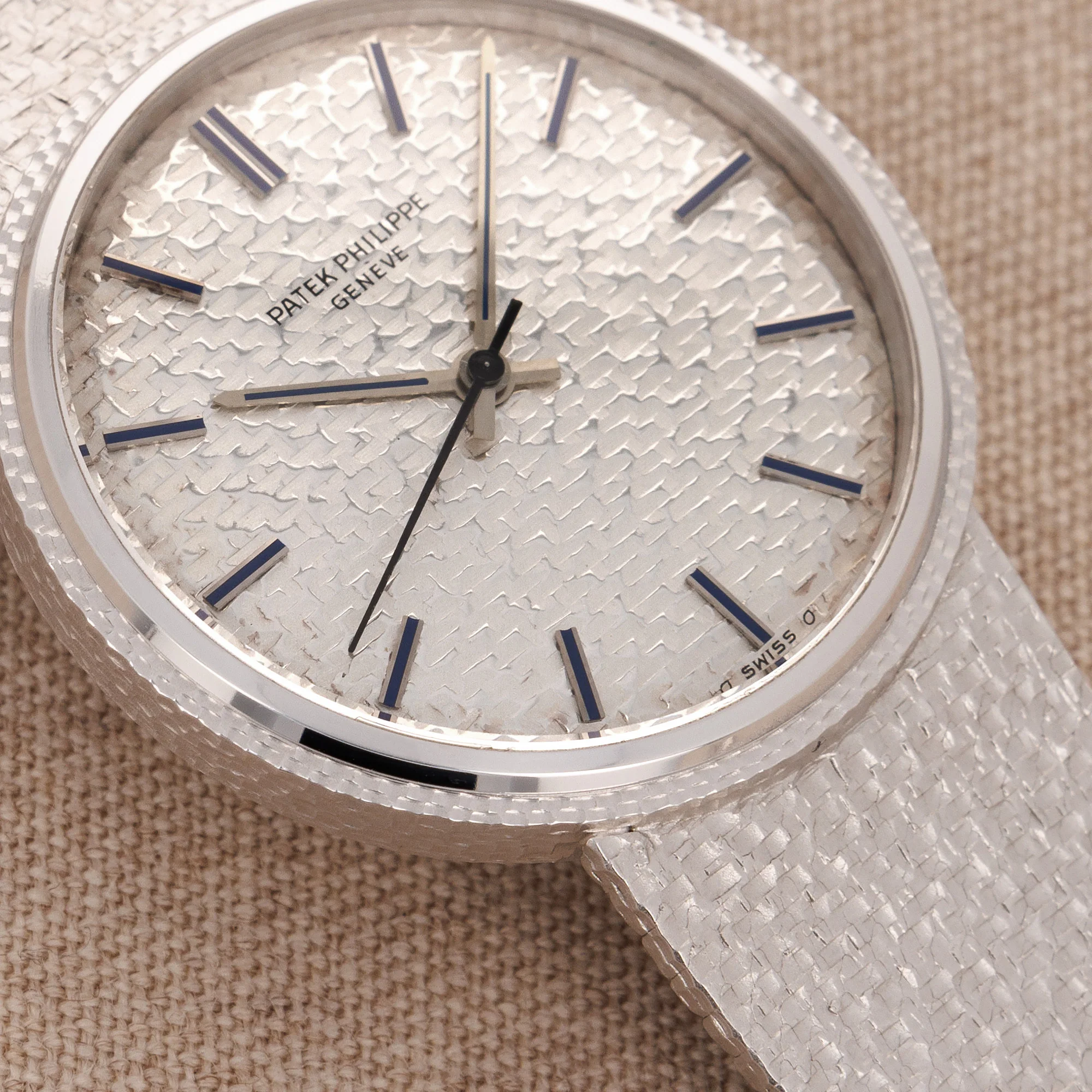 Patek Philippe White Gold Calatrava Ref. 3563 with Blue Marker Sigma Dial - Image 4