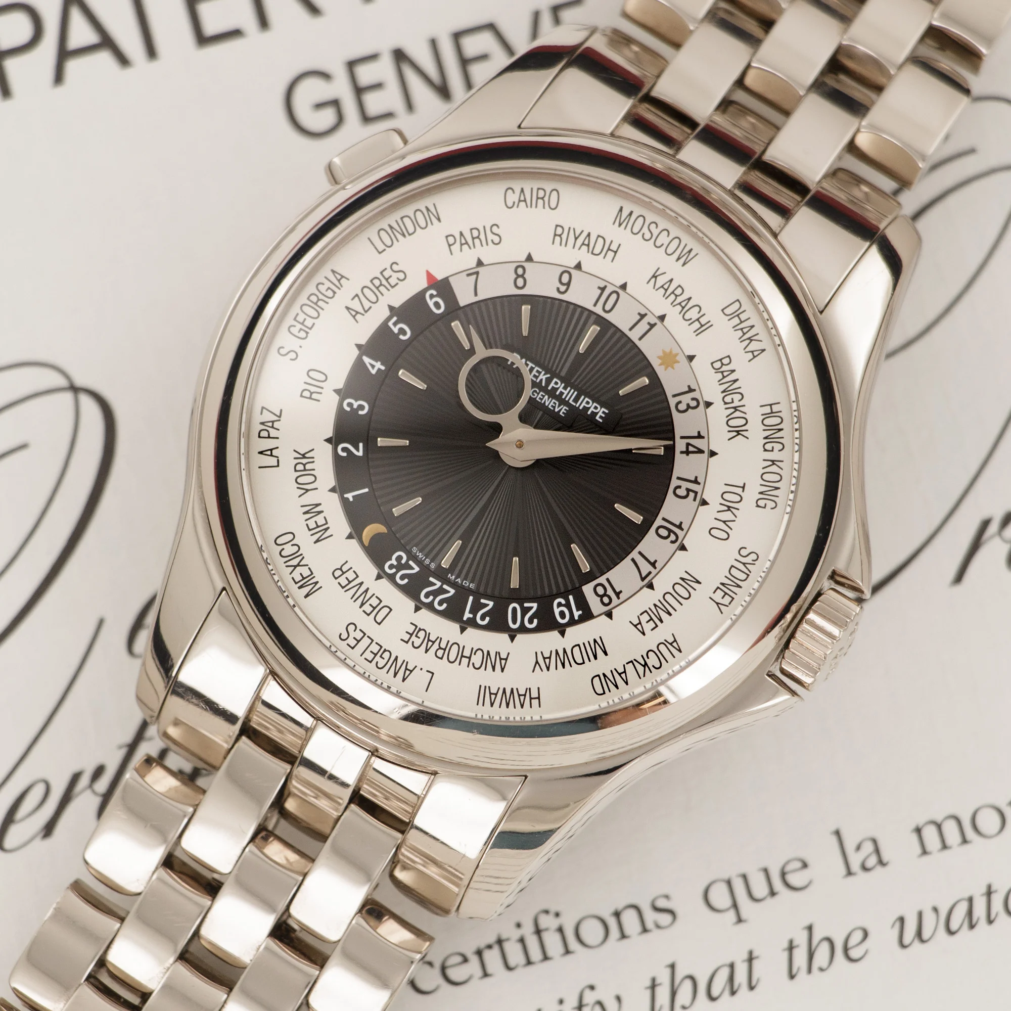 Patek Philippe White Gold World Time Bracelet Watch Ref. 5130 - Image 2