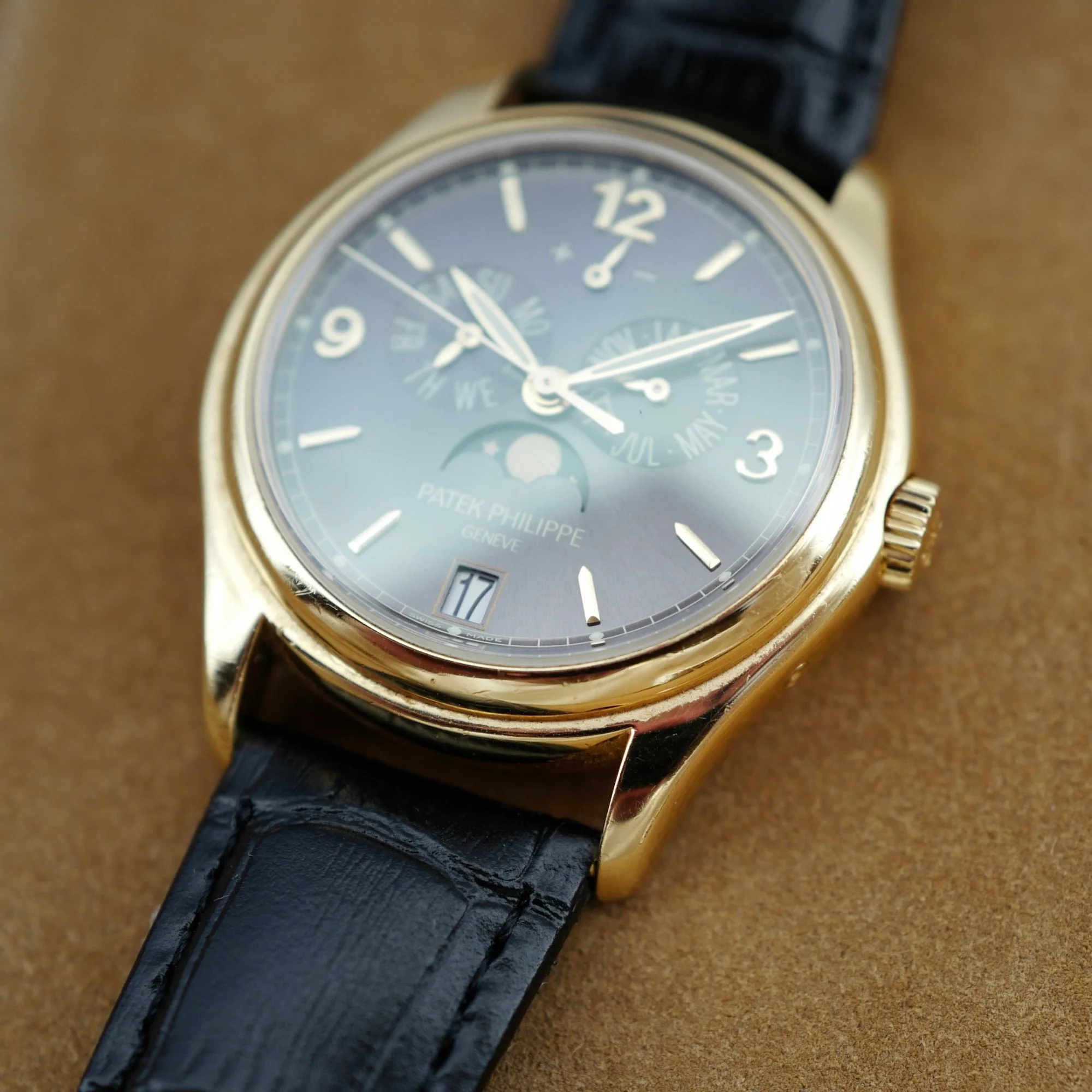 Patek Philippe Yellow Gold Annual Calendar Ref. 5146 - Image 6