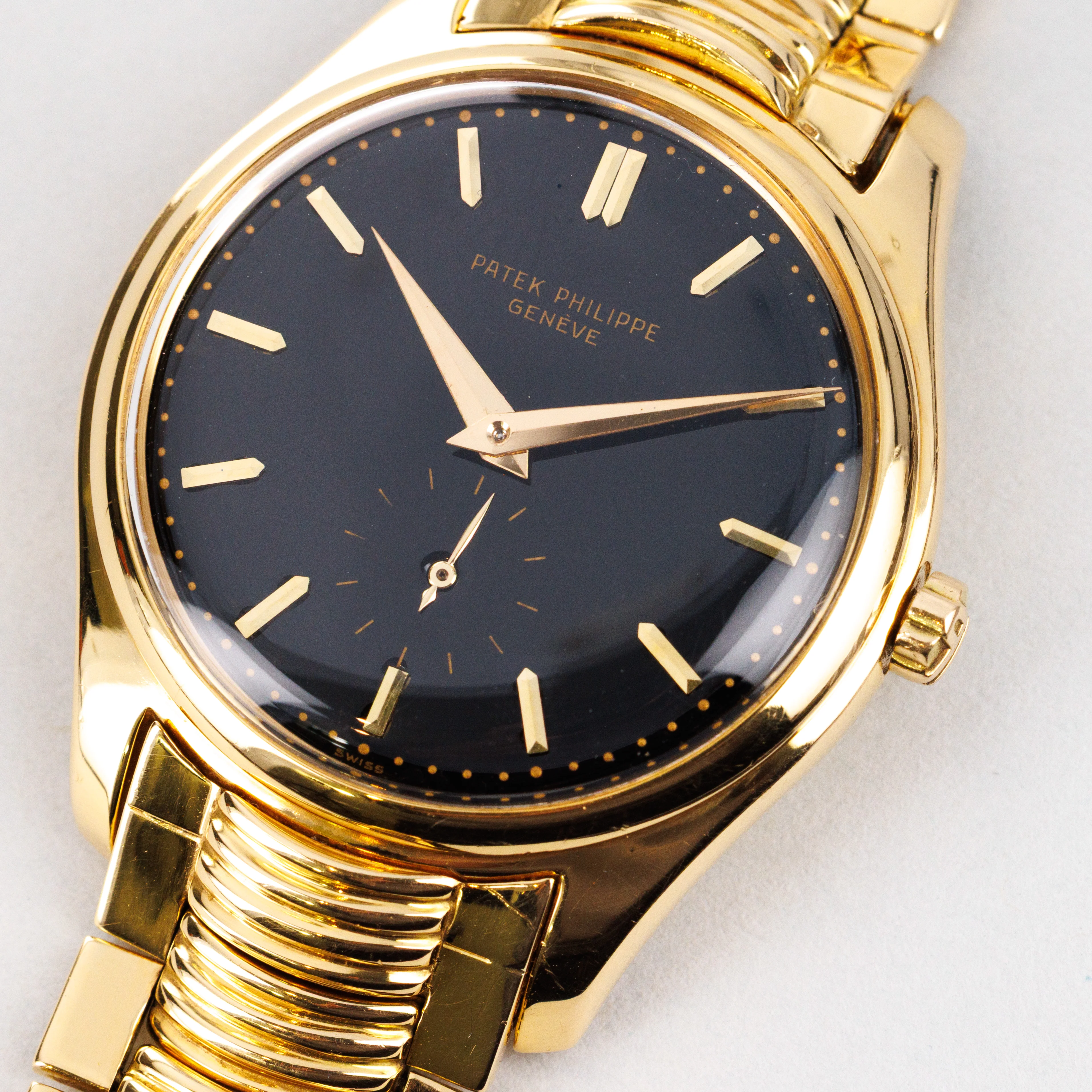 Patek Philippe Yellow Gold Calatrava Black Dial Scallop Bracelet Watch Ref. 2526 - Image 3