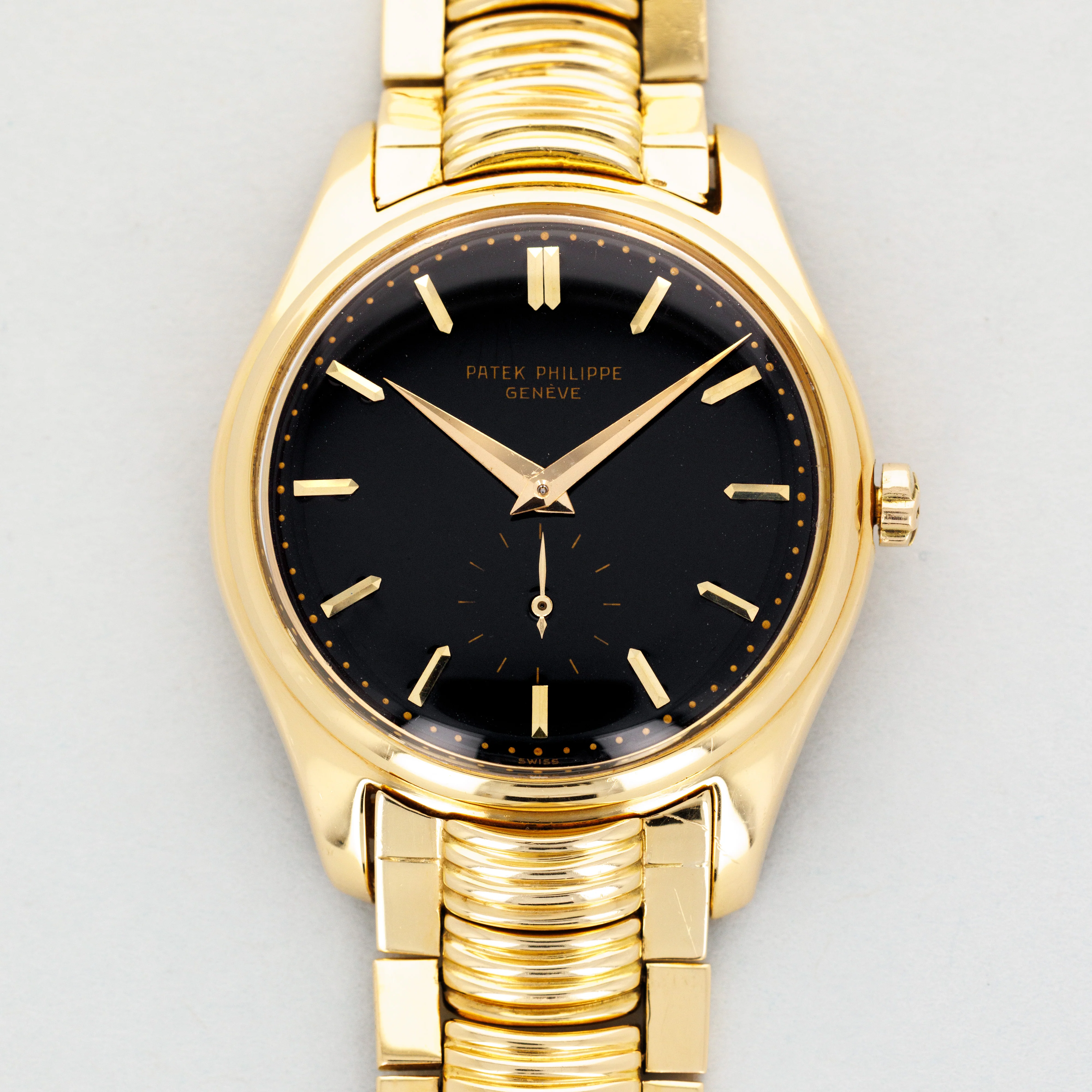 Patek Philippe Yellow Gold Calatrava Black Dial Scallop Bracelet Watch Ref. 2526 - Image 7