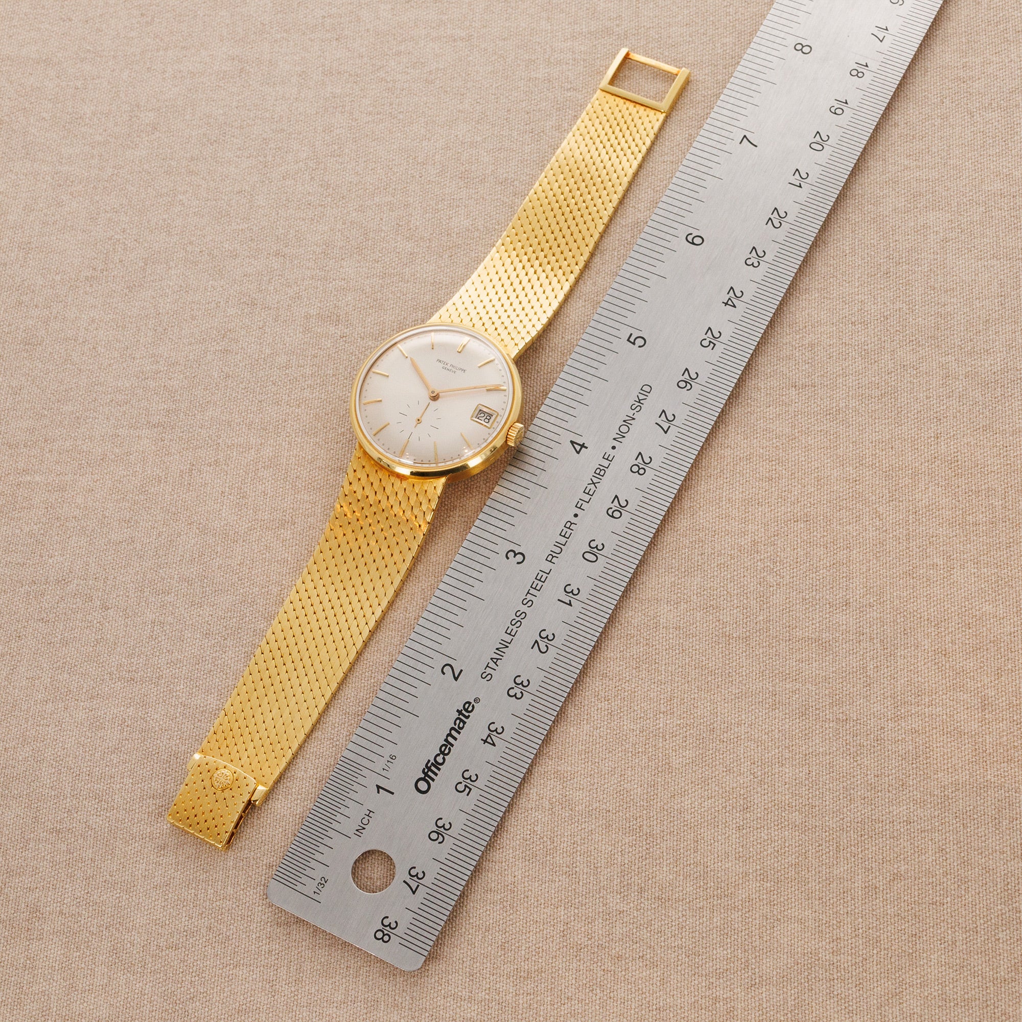 Patek Philippe Yellow Gold Calatrava Ref. 3514 - Image 5