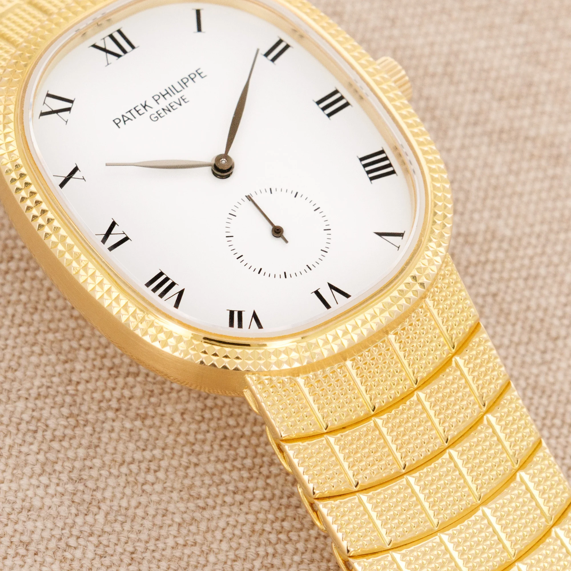Patek Philippe Yellow Gold Ellipse Ref. 3987 - Image 4