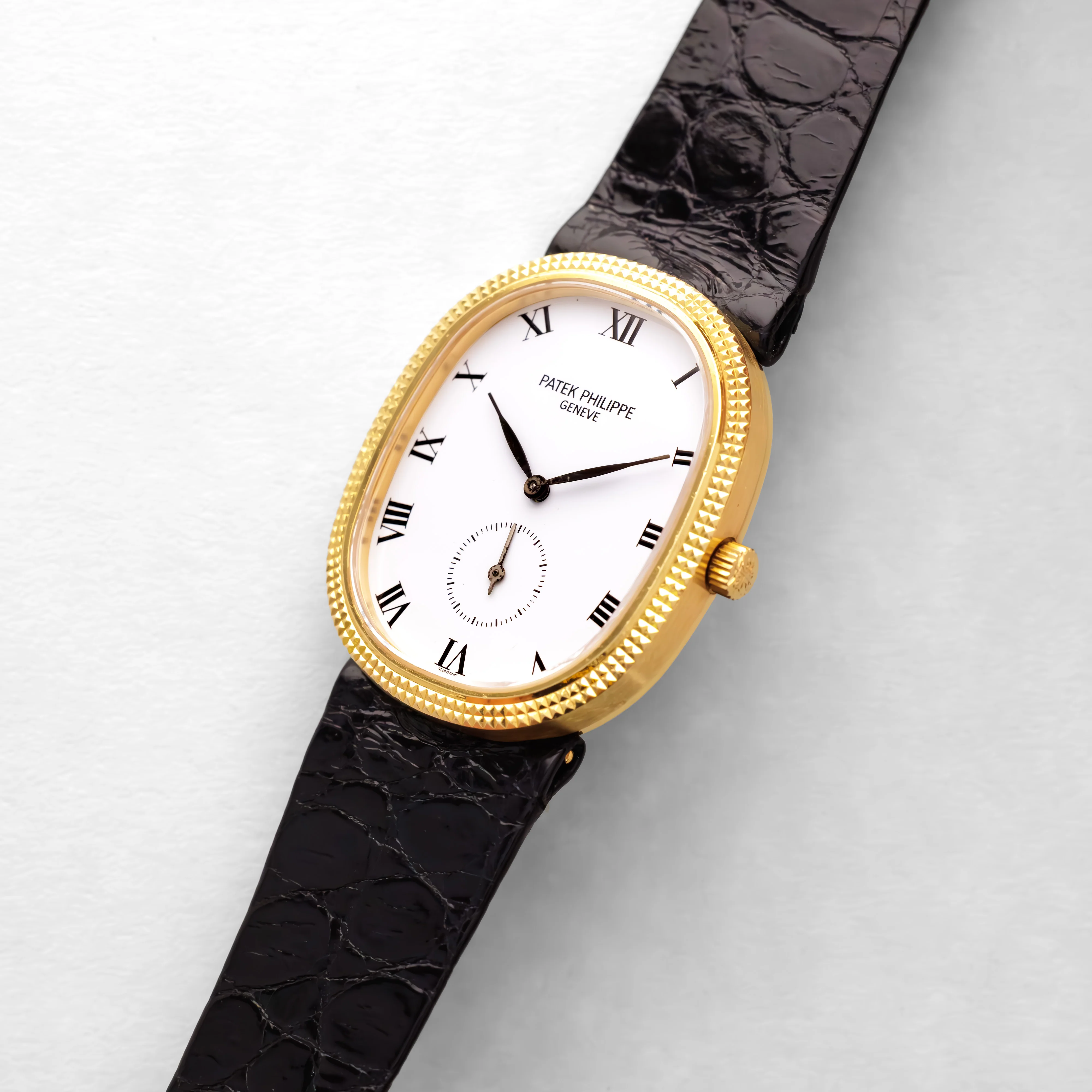 Patek Philippe Yellow Gold Ellipse Ref. 3987 - Image 2