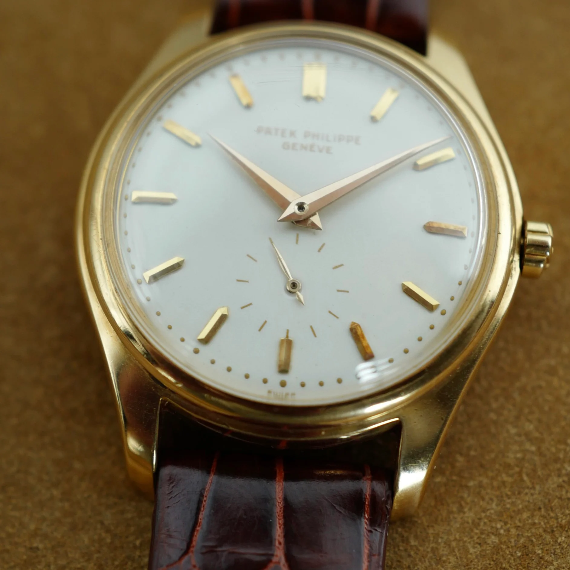 Patek Philippe Yellow Gold Enamel Dial Calatrava Watch Ref. 2526 - Image 4