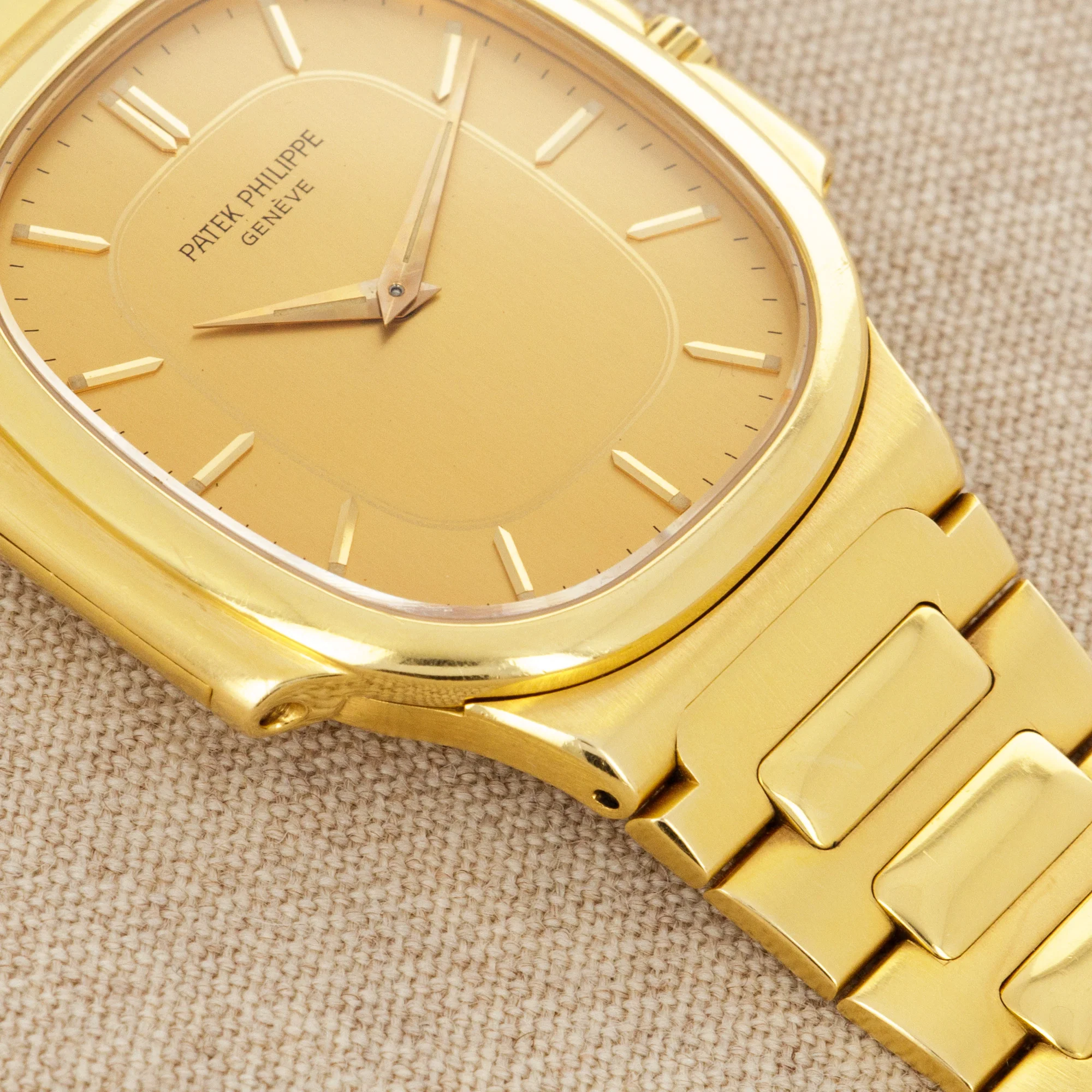 Patek Philippe Yellow Gold Nautellipse Nautilus Ref. 3770 Yellow Gold - Image 3