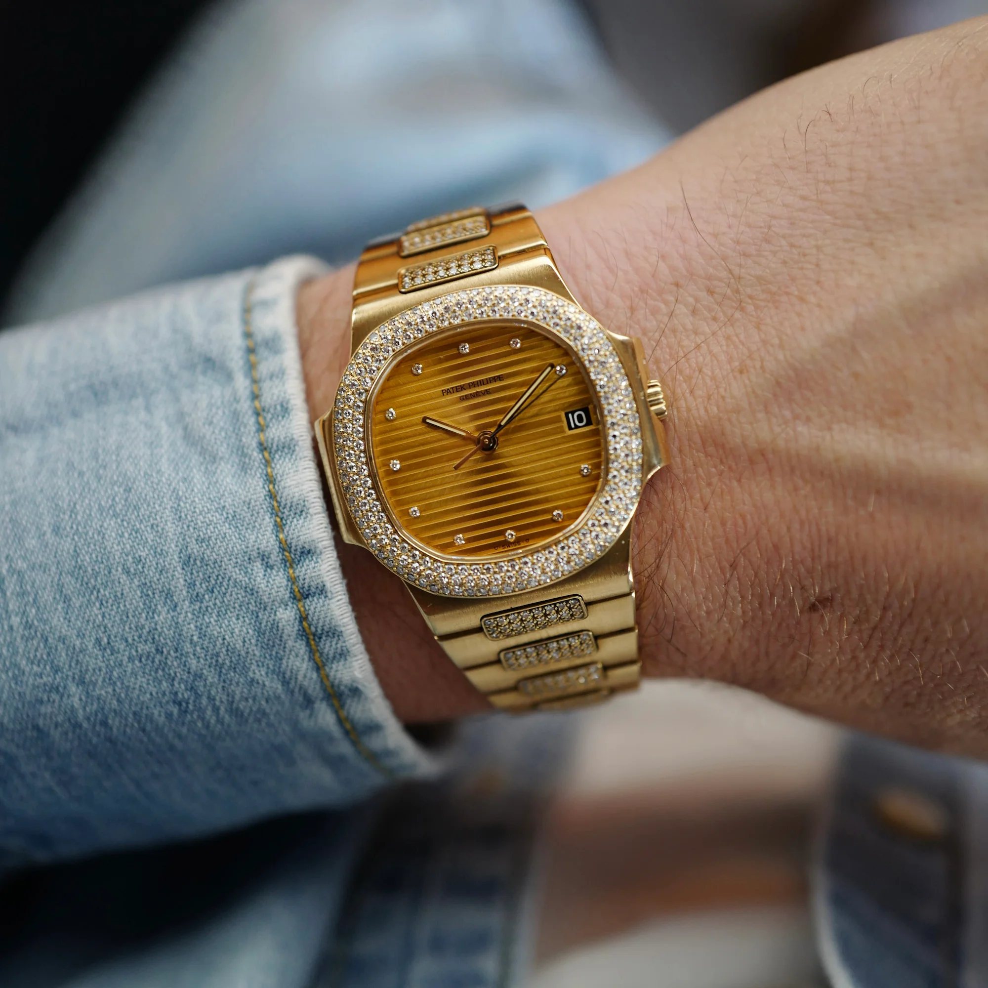 Patek Philippe Yellow Gold Nautilus Ref. 3800/5 with Factory Diamonds - Image 4