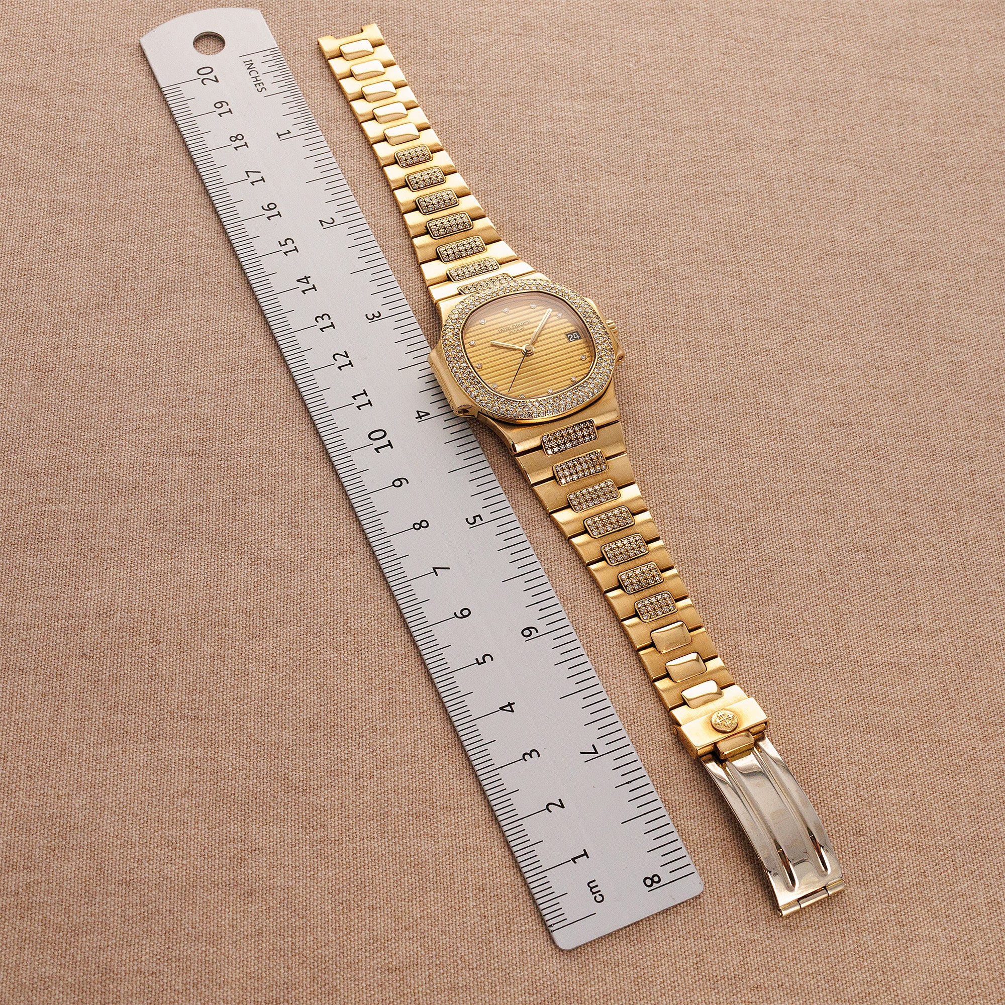 Patek Philippe Yellow Gold Nautilus Ref. 3800/5 with Factory Diamonds - Image 9