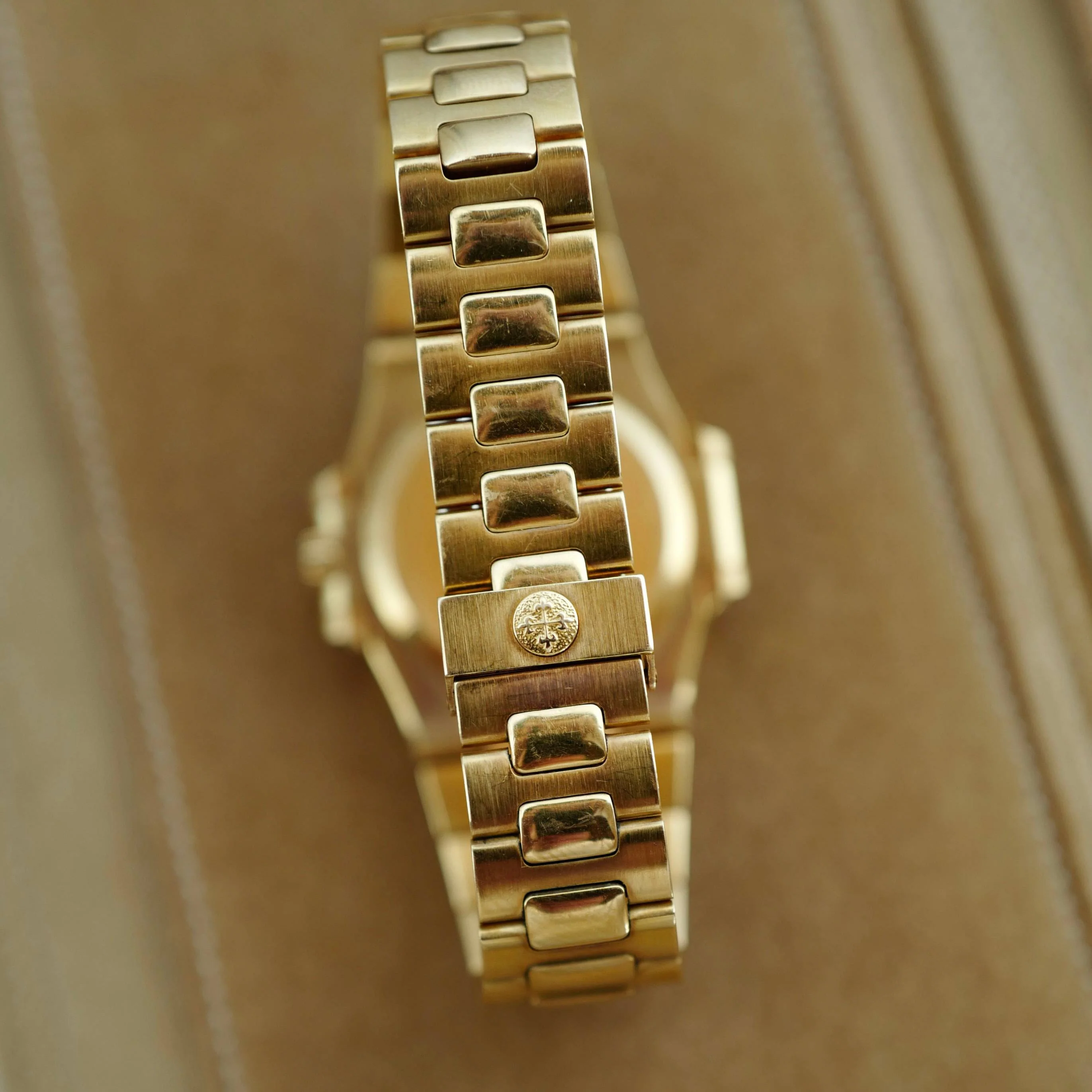Patek Philippe Yellow Gold Nautilus Ref. 3800 - Image 6