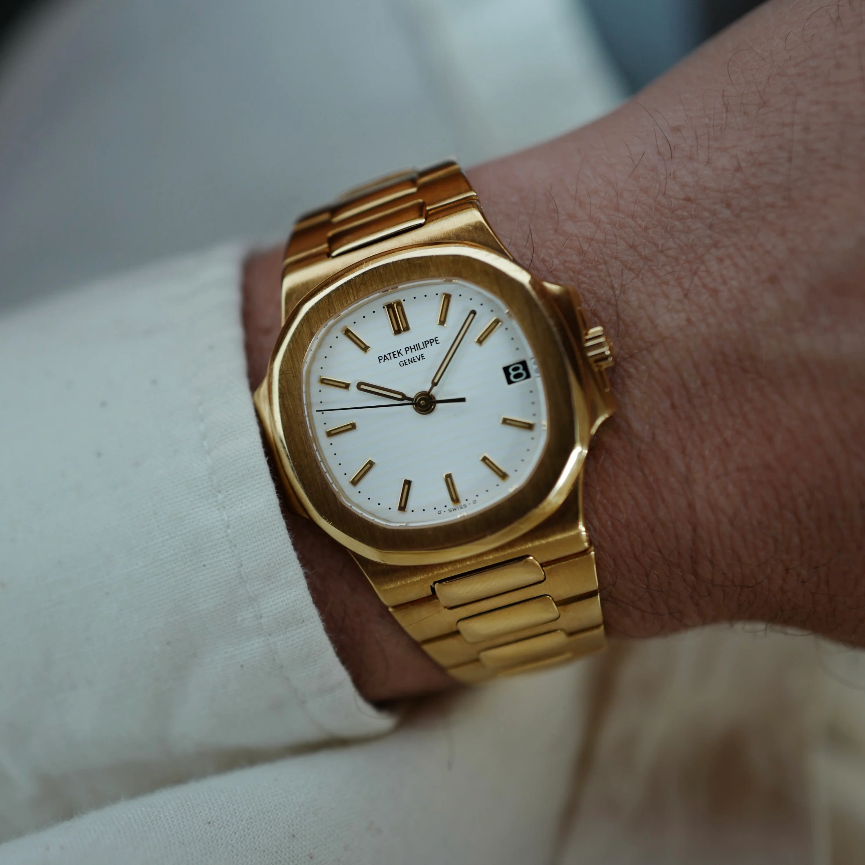 Patek Philippe Yellow Gold Nautilus Ref. 3800 (New Arrival) - Image 3