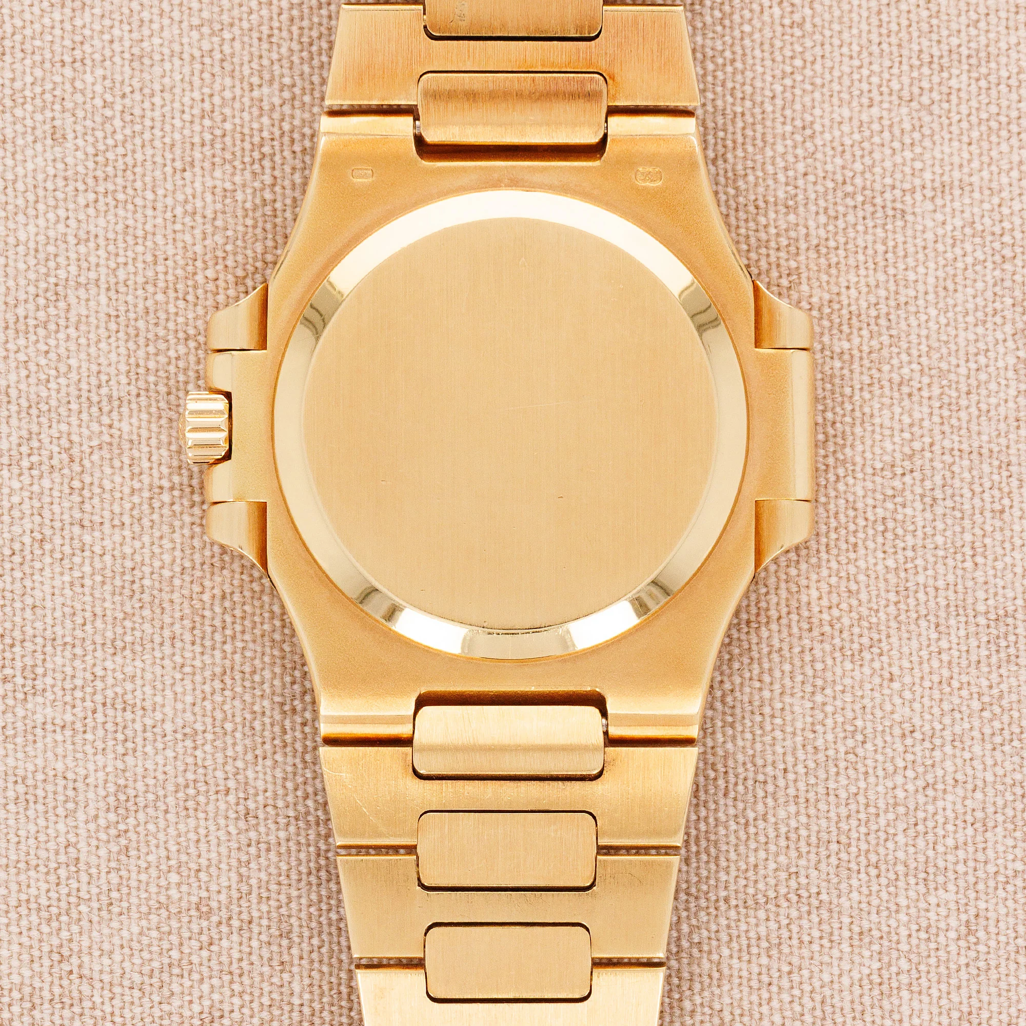 Patek Philippe Yellow Gold Nautilus Ref. 3800 (New Arrival) - Image 6