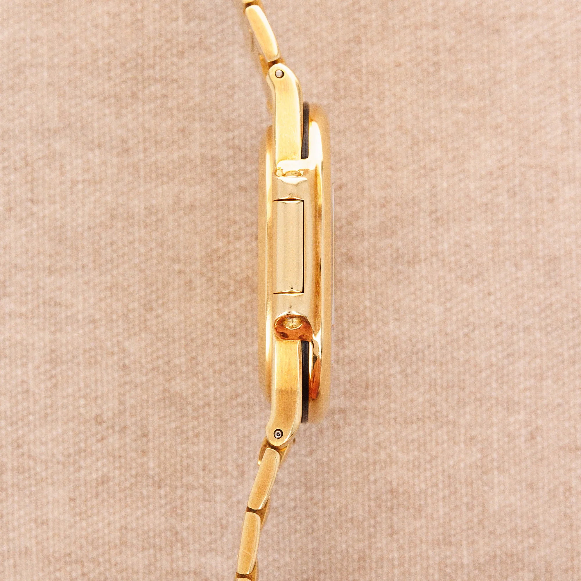 Patek Philippe Yellow Gold Nautilus Ref. 3800 (New Arrival) - Image 8