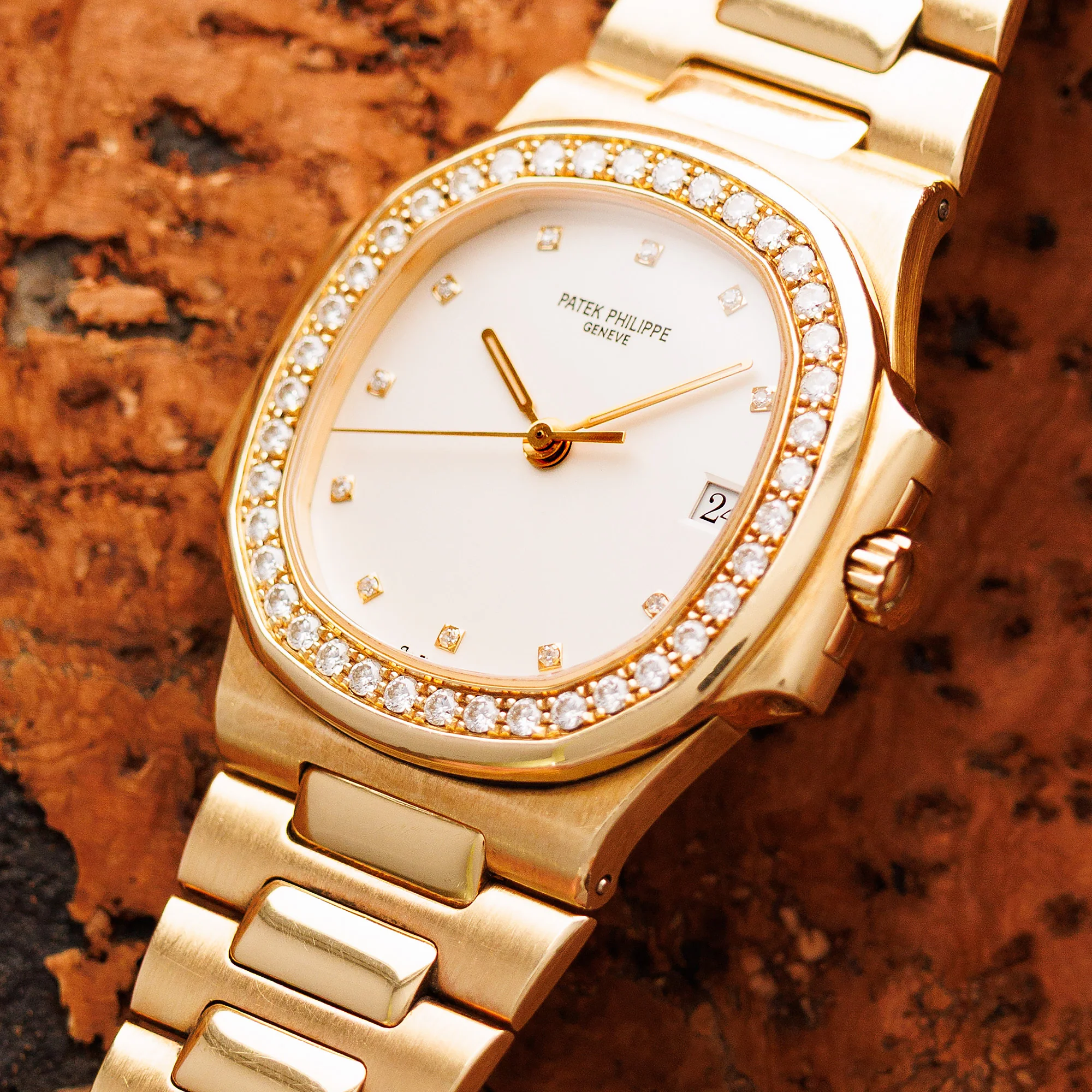Patek Philippe Yellow Gold Nautilus Watch Ref. 3800 - Image 2