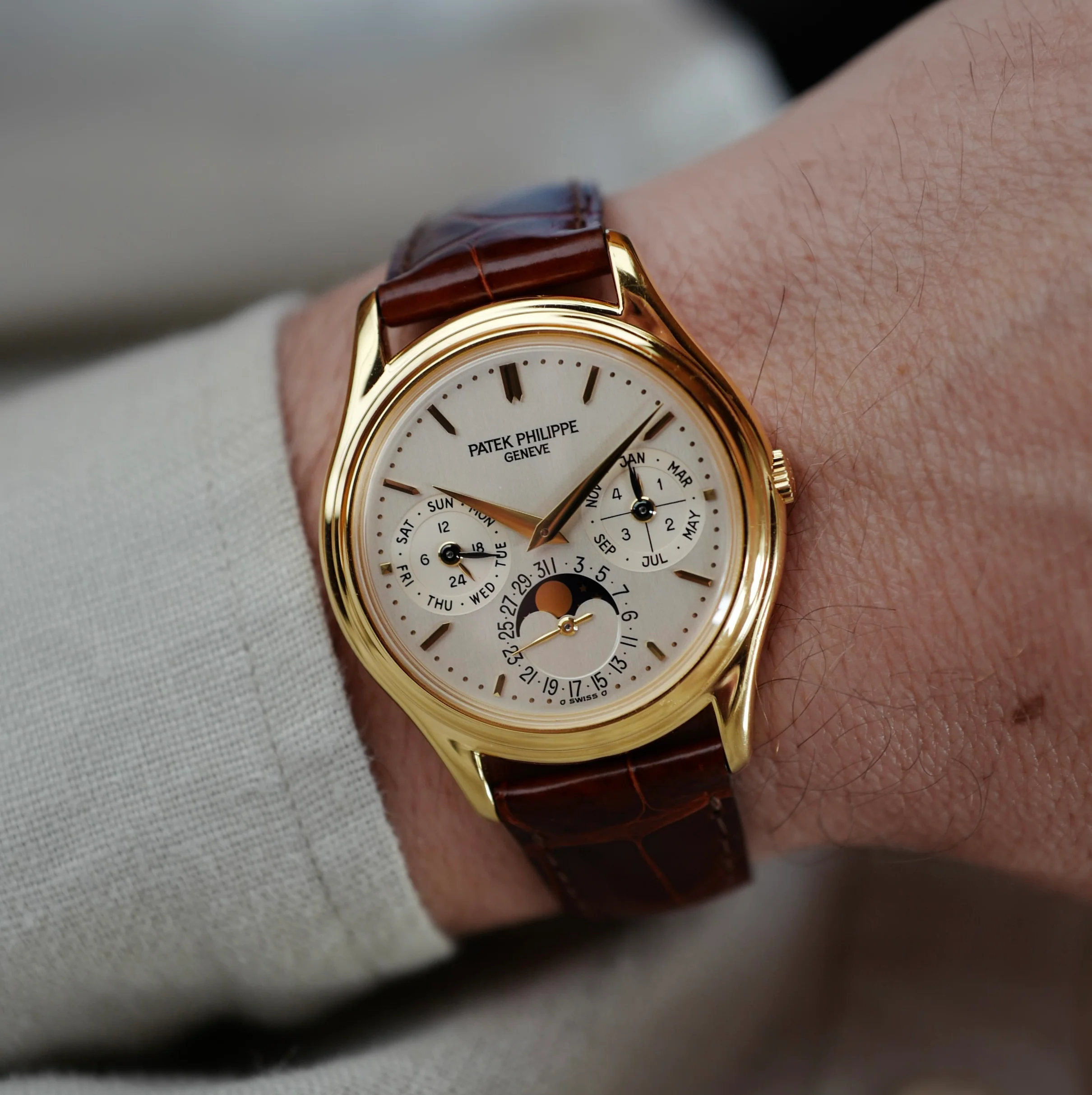 Patek Philippe Yellow Gold Perpetual Calendar Ref. 3940 - Image 7