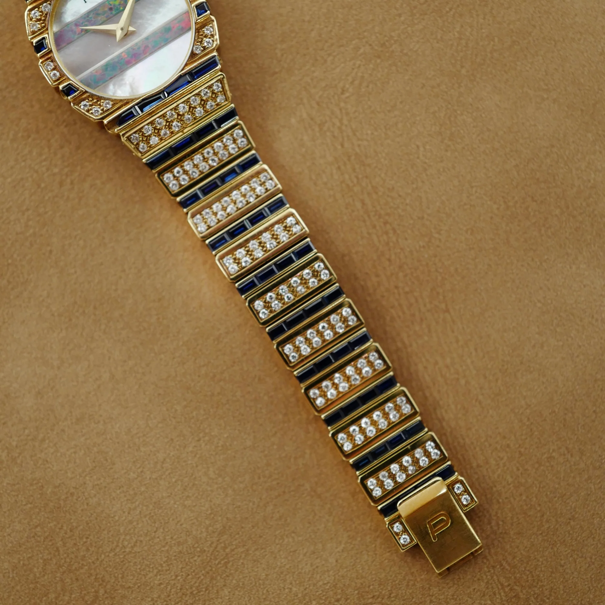 Piaget Yellow Gold Polo Ref. 861 with Mother of Pearl & Opal dial and Sapphire and Diamond Bracelet - Image 4