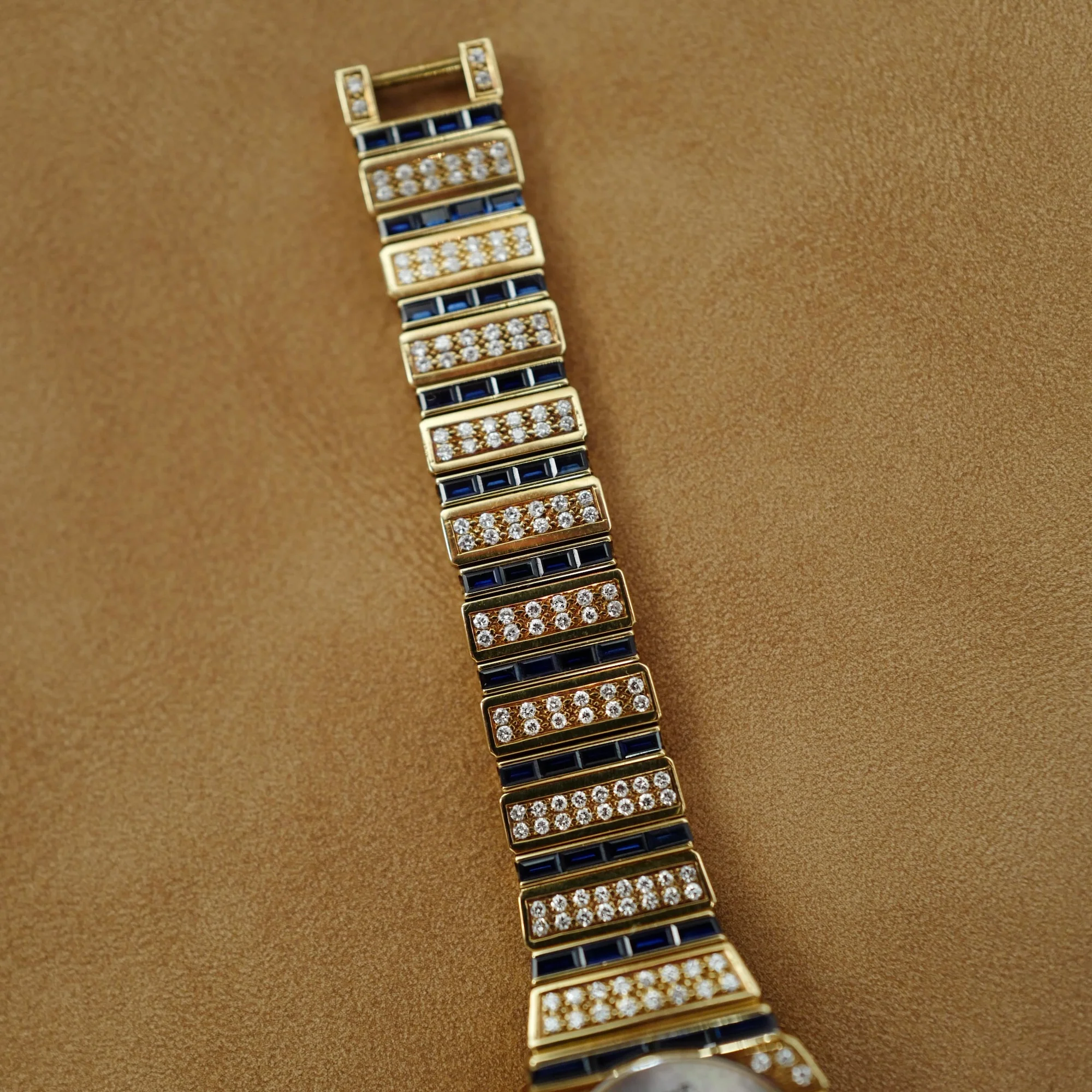 Piaget Yellow Gold Polo Ref. 861 with Mother of Pearl & Opal dial and Sapphire and Diamond Bracelet - Image 5