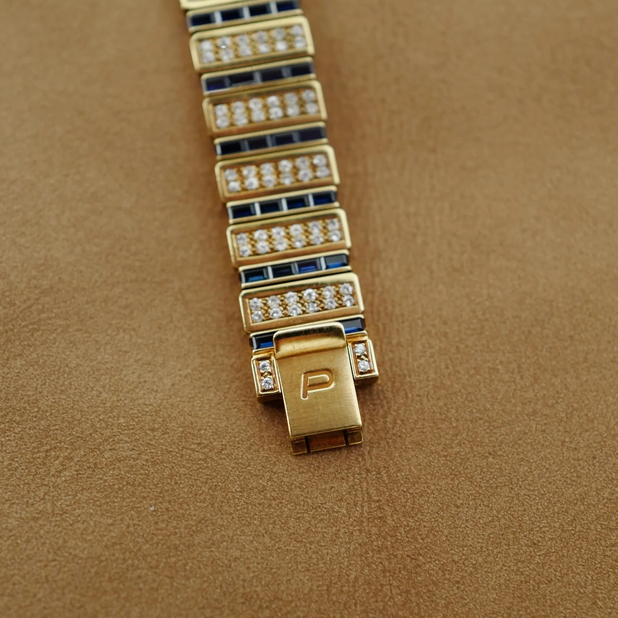 Piaget Yellow Gold Polo Ref. 861 with Mother of Pearl & Opal dial and Sapphire and Diamond Bracelet - Image 7