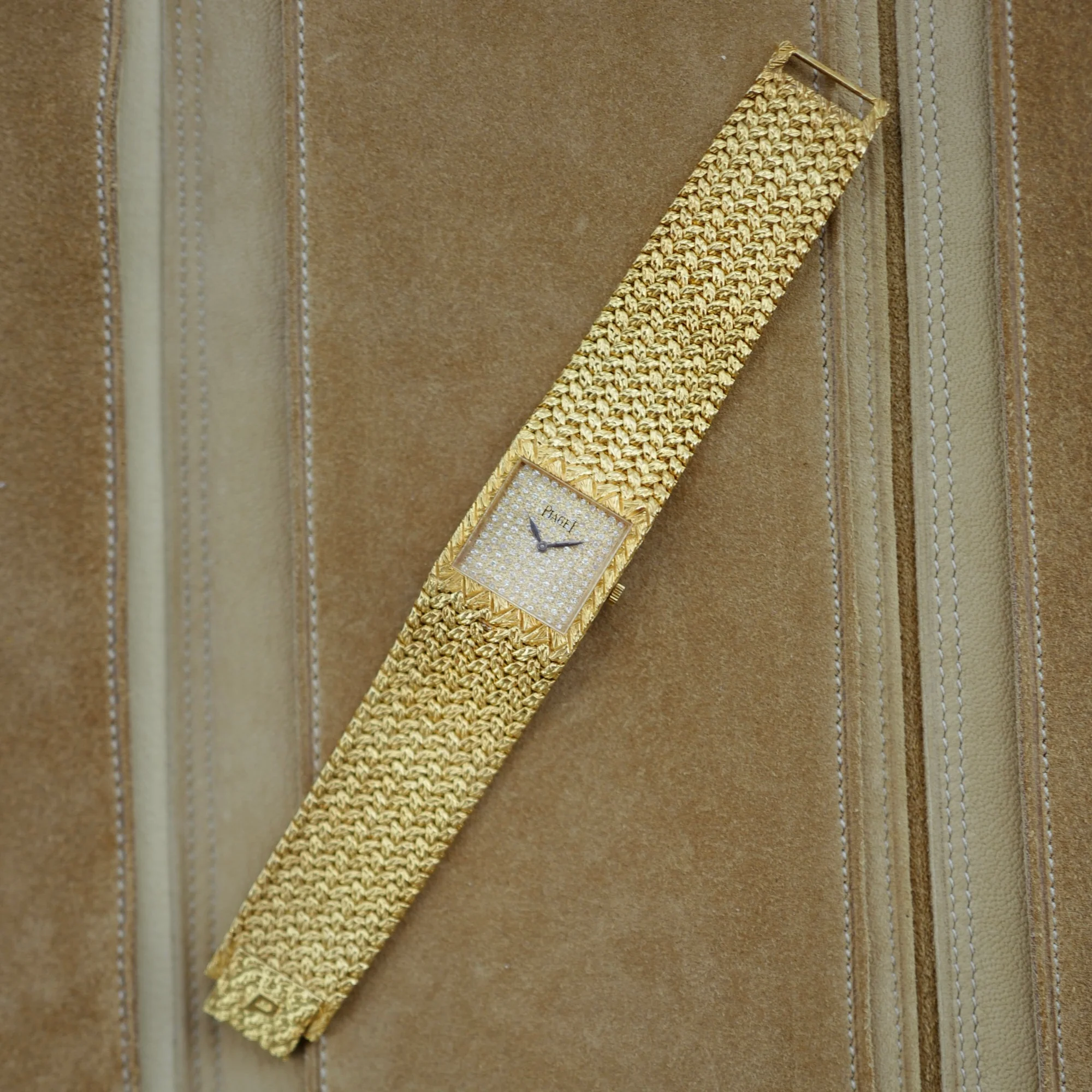 Piaget Yellow Gold Tradition Ref. 9352 with Pave Dial - Image 4