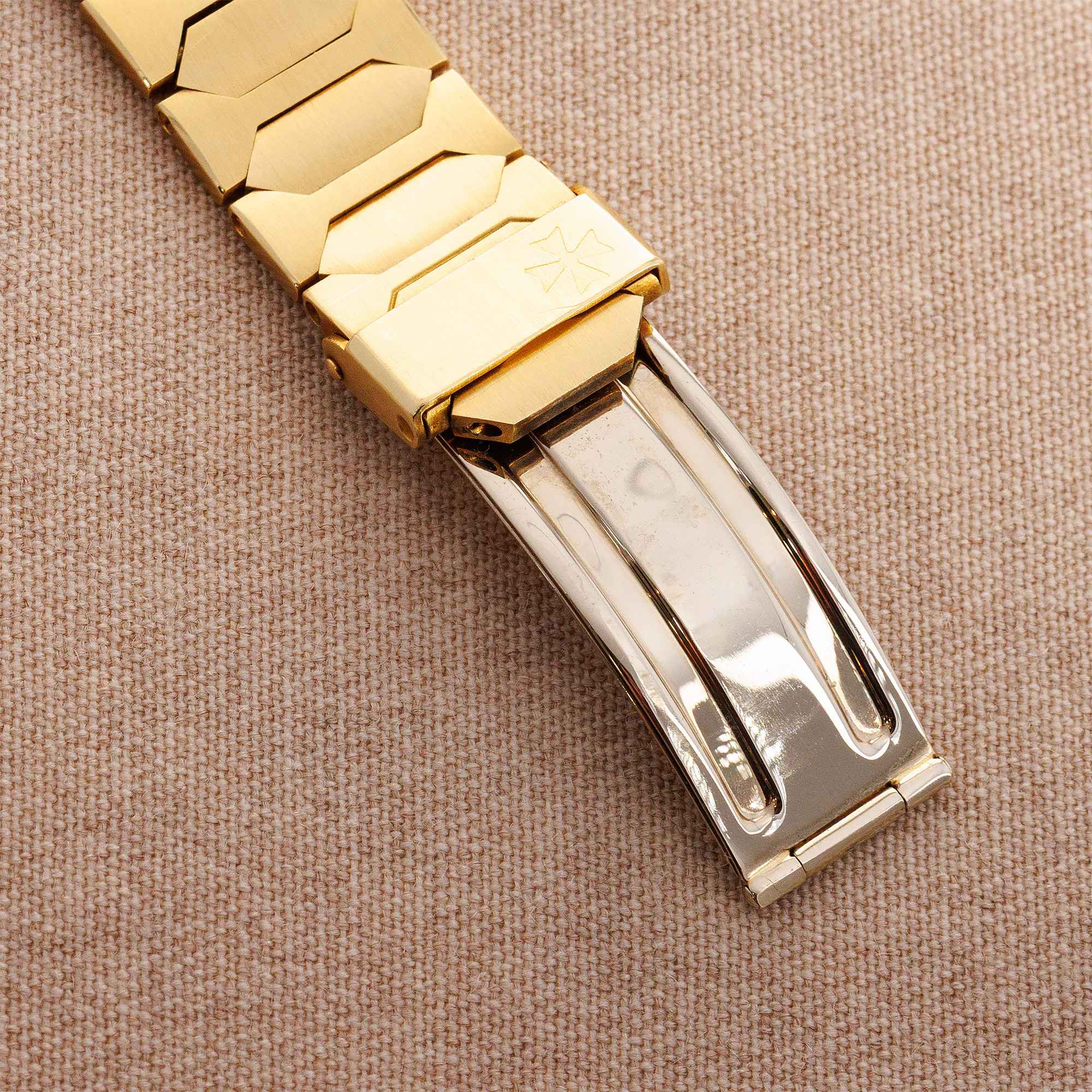 Vacheron Constantin Yellow Gold 222 Ref. 46003 - Image 7